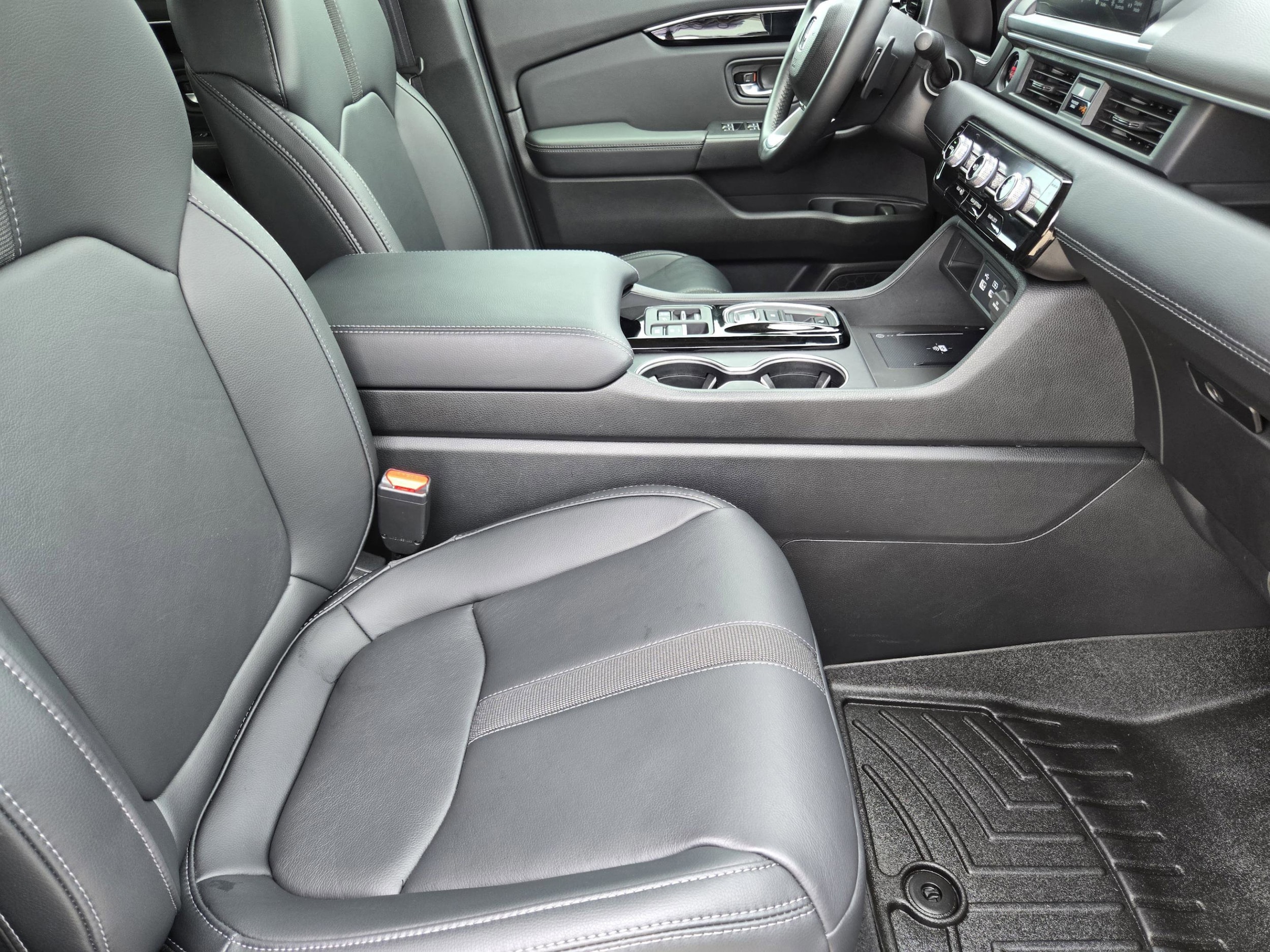2025 Honda Pilot Touring - Photo 10