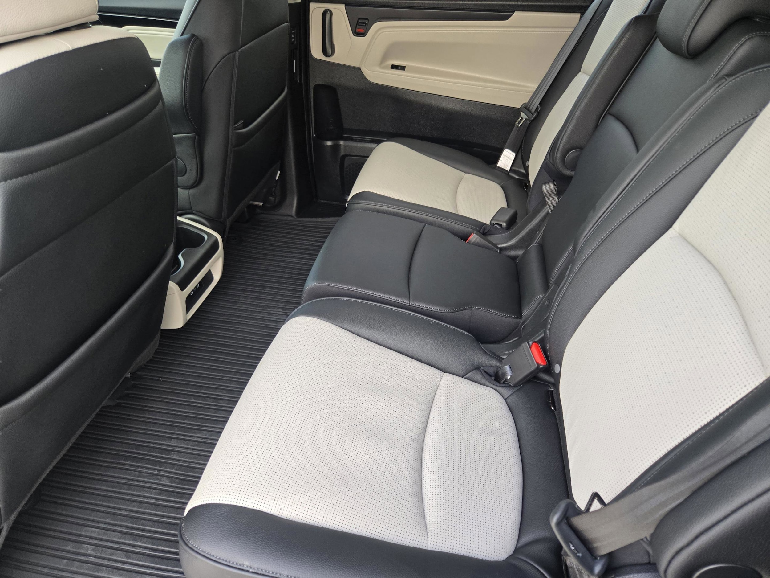 2025 Honda Odyssey Elite - Photo 25