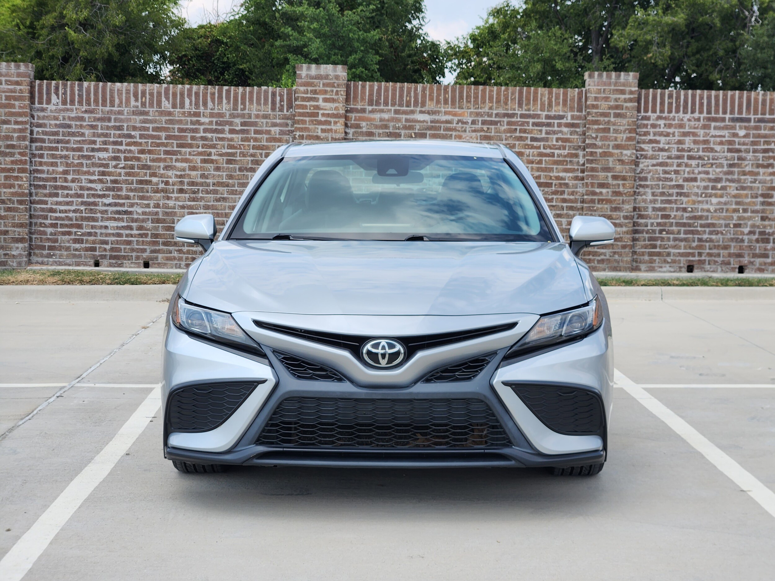 2022 Toyota Camry SE photo 2