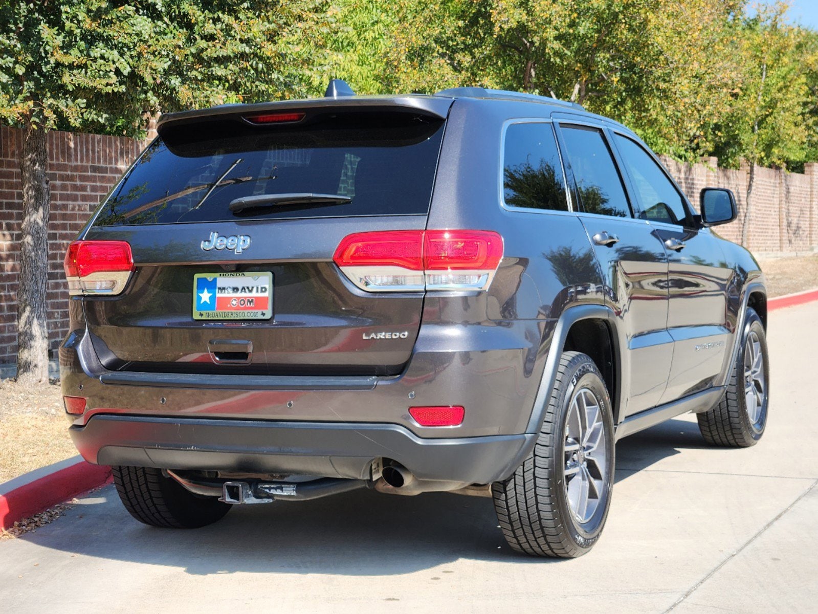 Used 2019 Jeep Grand Cherokee Laredo E with VIN 1C4RJEAG3KC603734 for sale in Frisco, TX