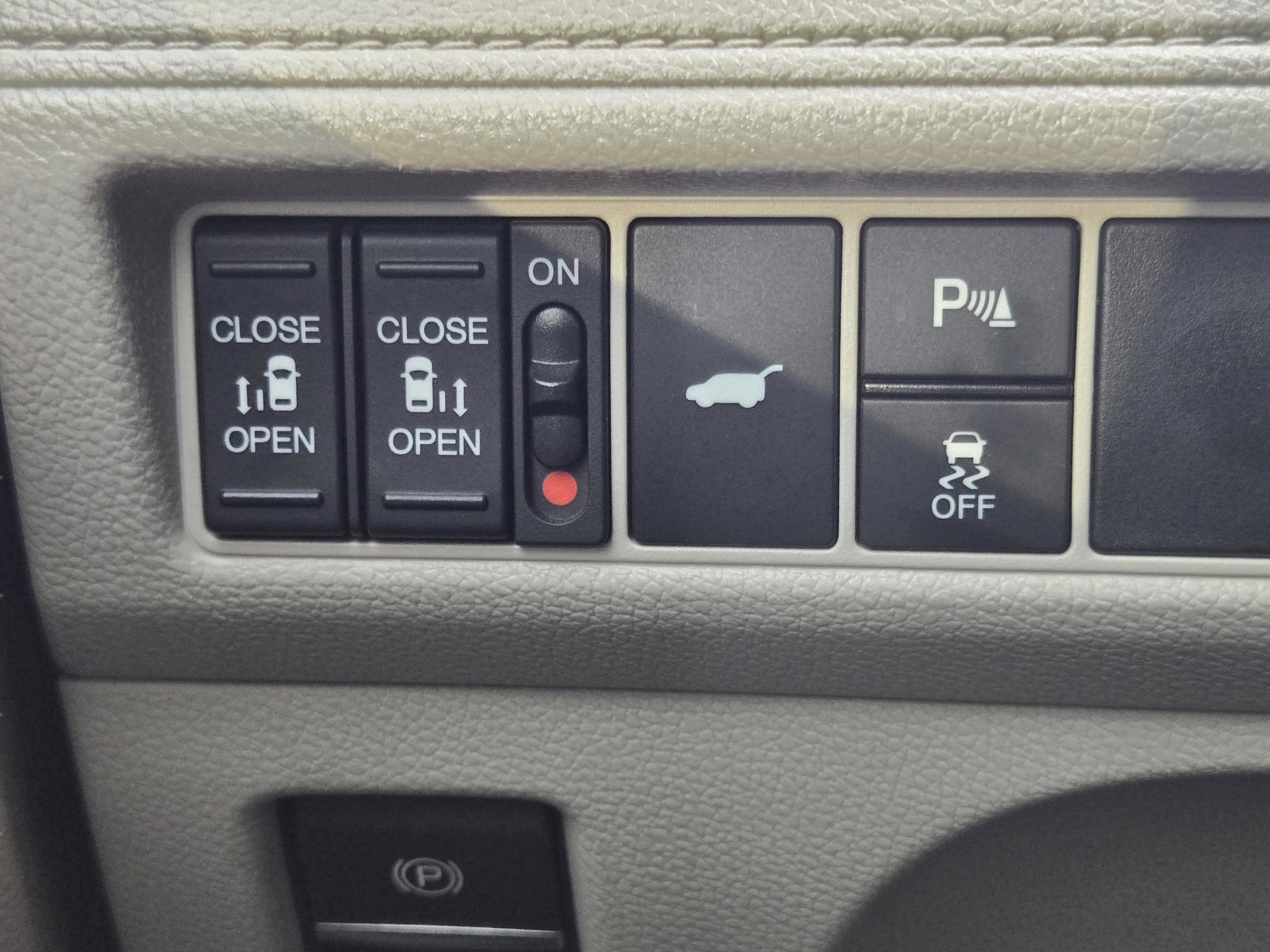 2025 Honda Odyssey Elite - Photo 16