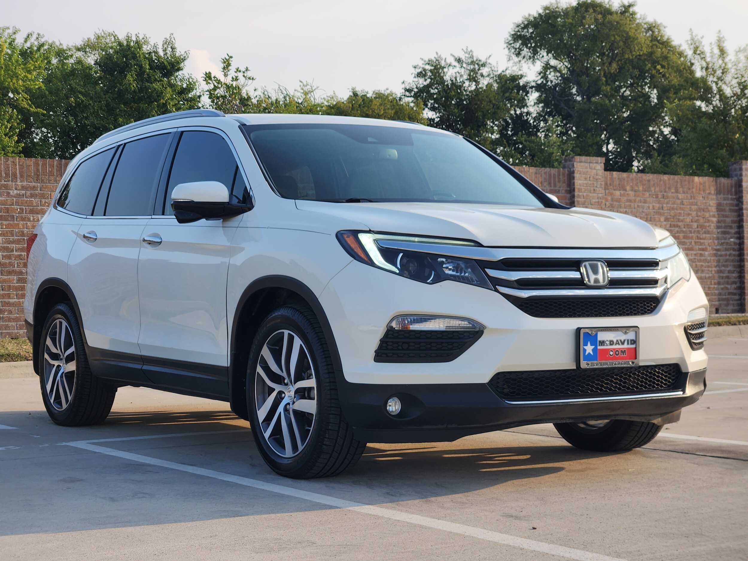 2017 Honda Pilot Touring photo 3