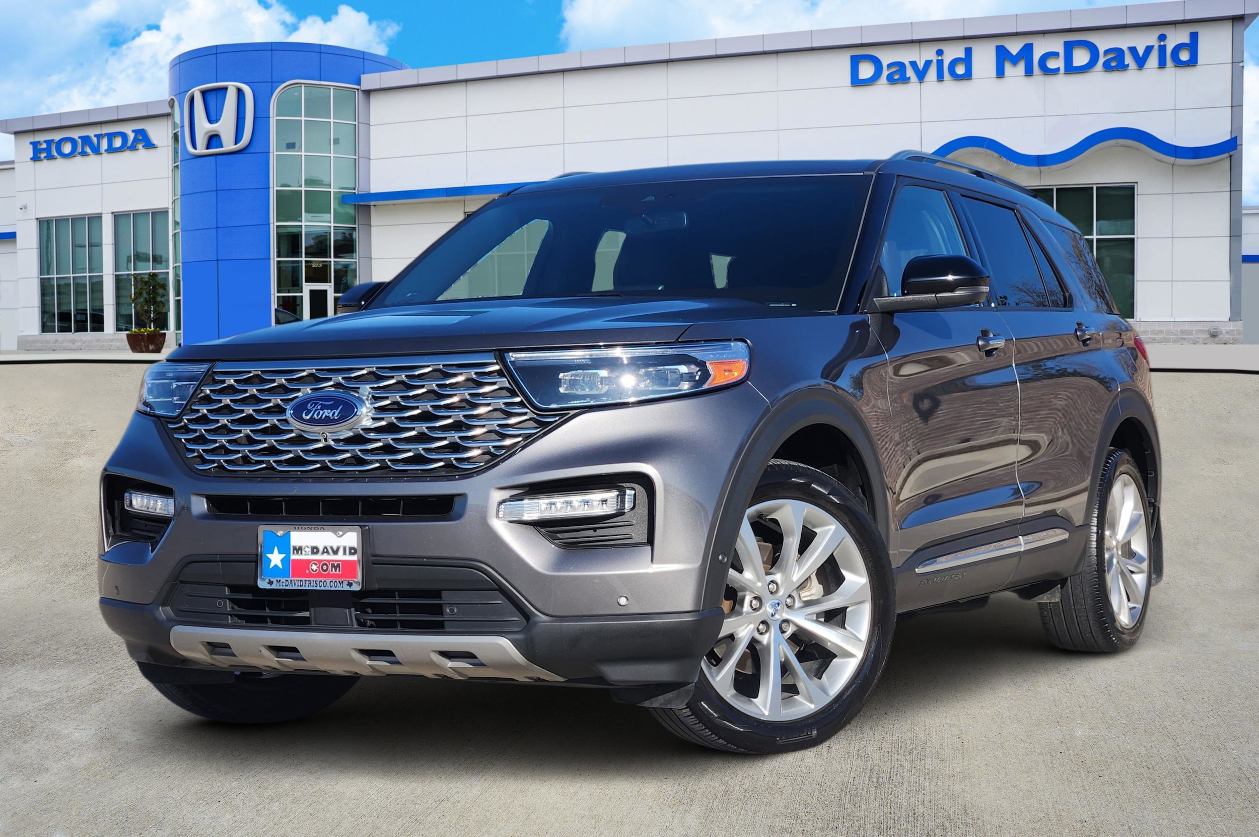 2021 Ford Explorer Platinum's photo