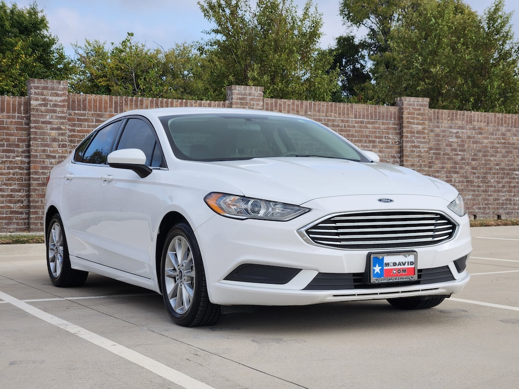 Used 2017 Ford Fusion SE Sedan