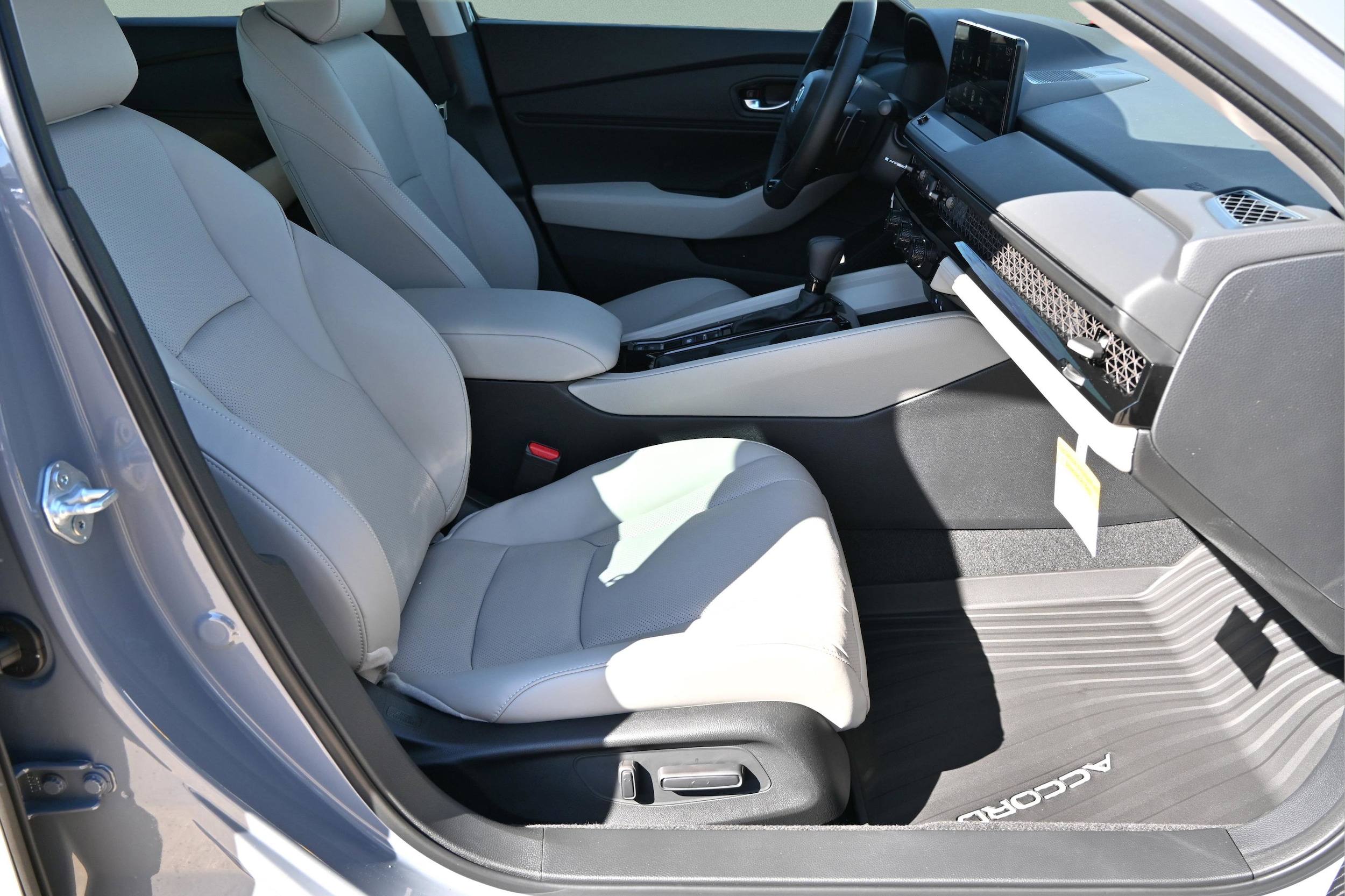2025 Honda Accord Hybrid EX-L - Photo 17