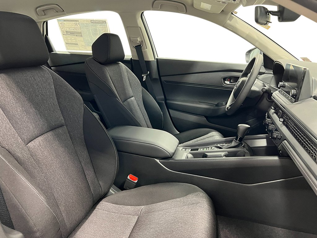 2025 Honda Accord LX photo 4