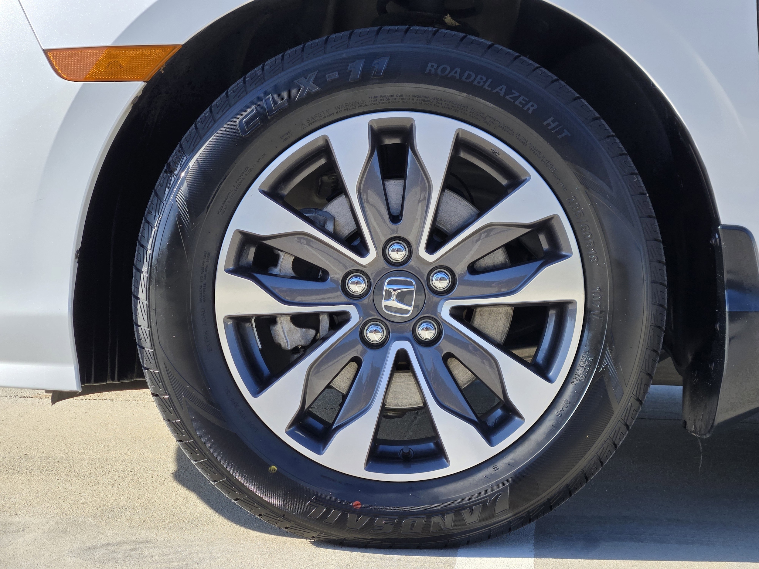 2023 Honda Odyssey EX-L - Photo 11