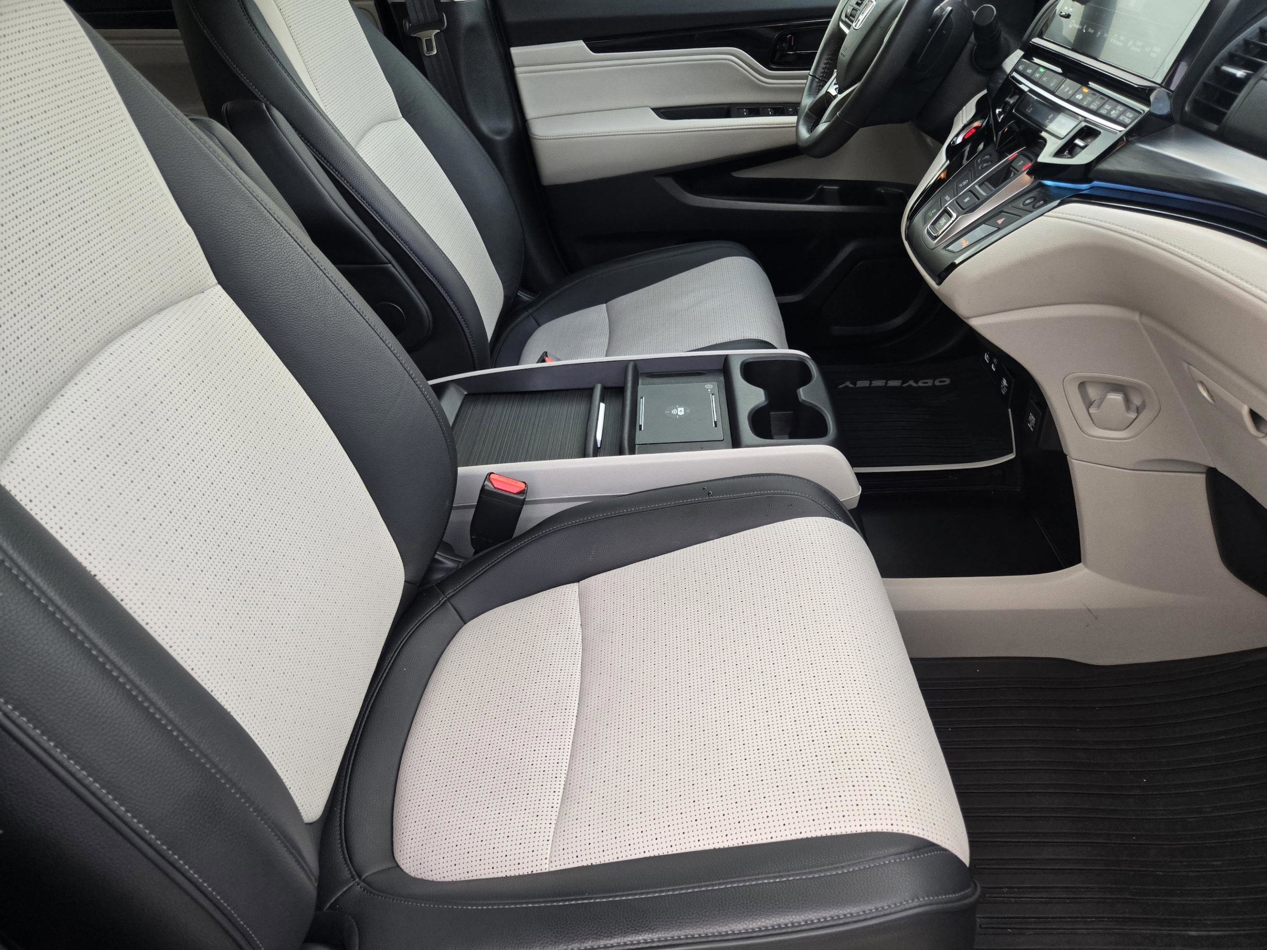 2025 Honda Odyssey Elite - Photo 10