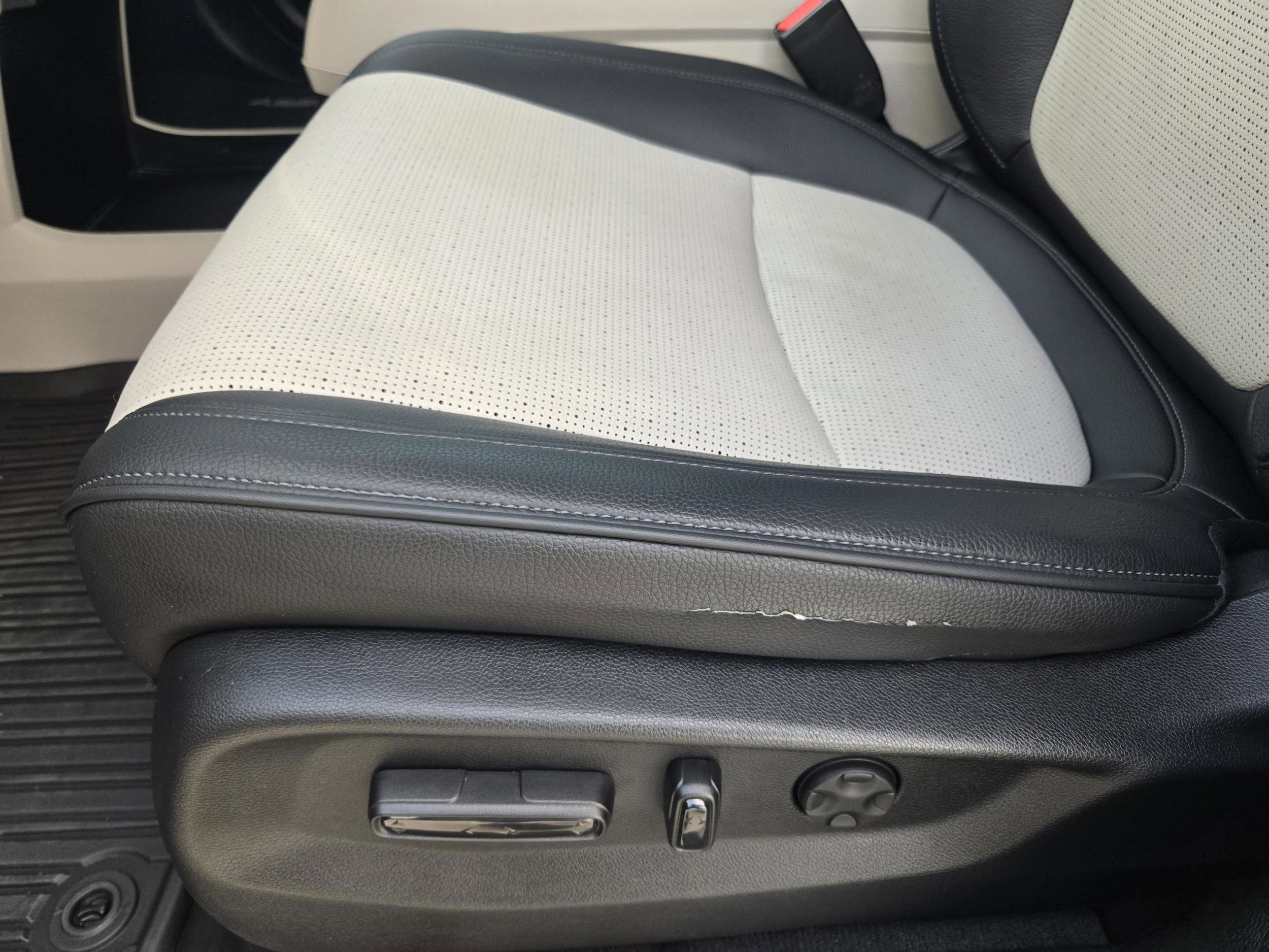 2025 Honda Odyssey Elite - Photo 18