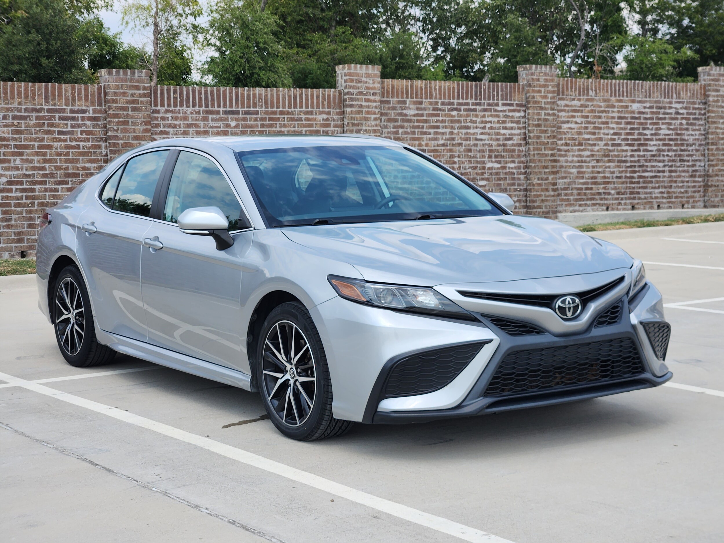 2022 Toyota Camry SE photo 3