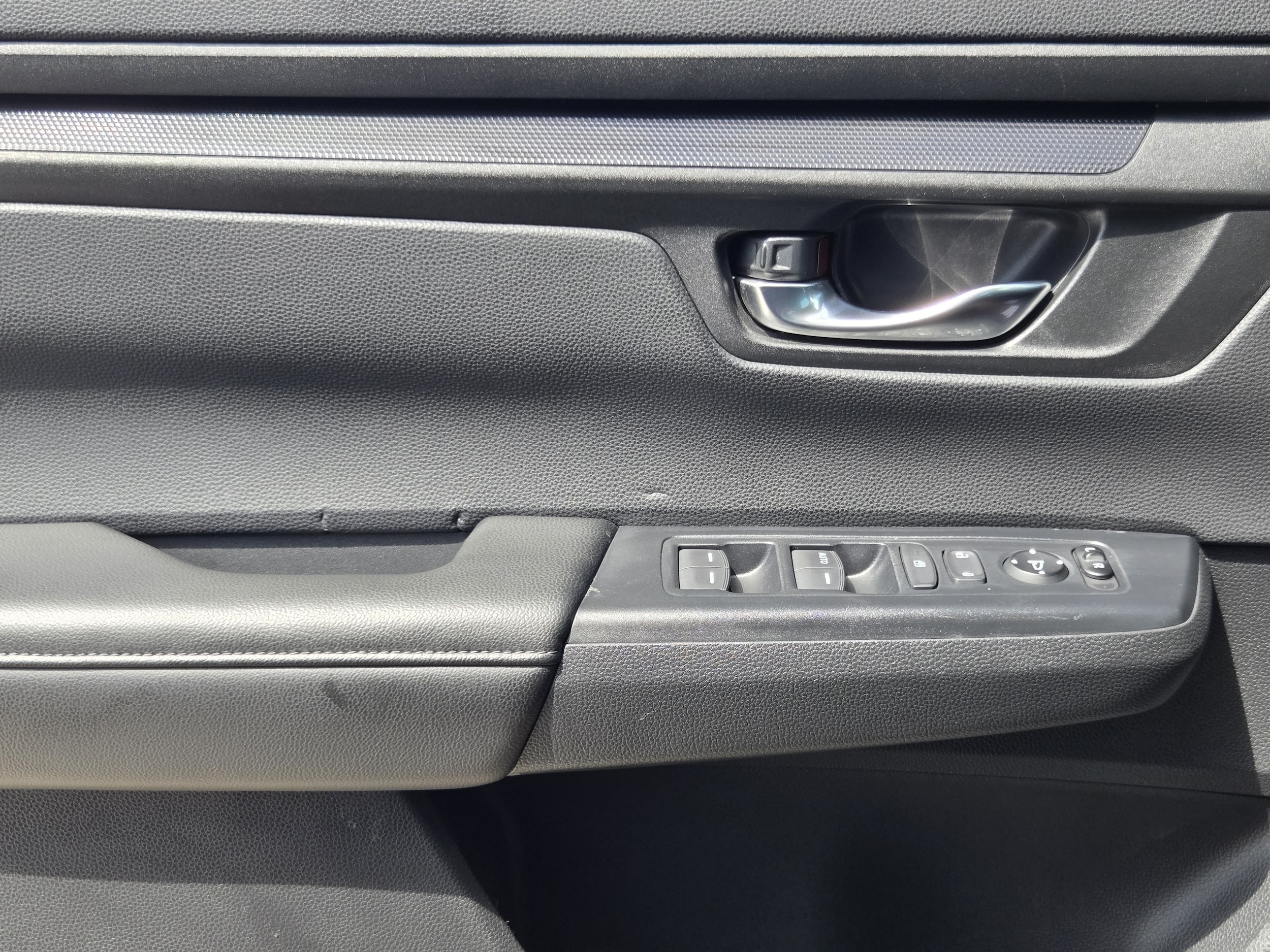 2025 Honda CR-V LX - Photo 25