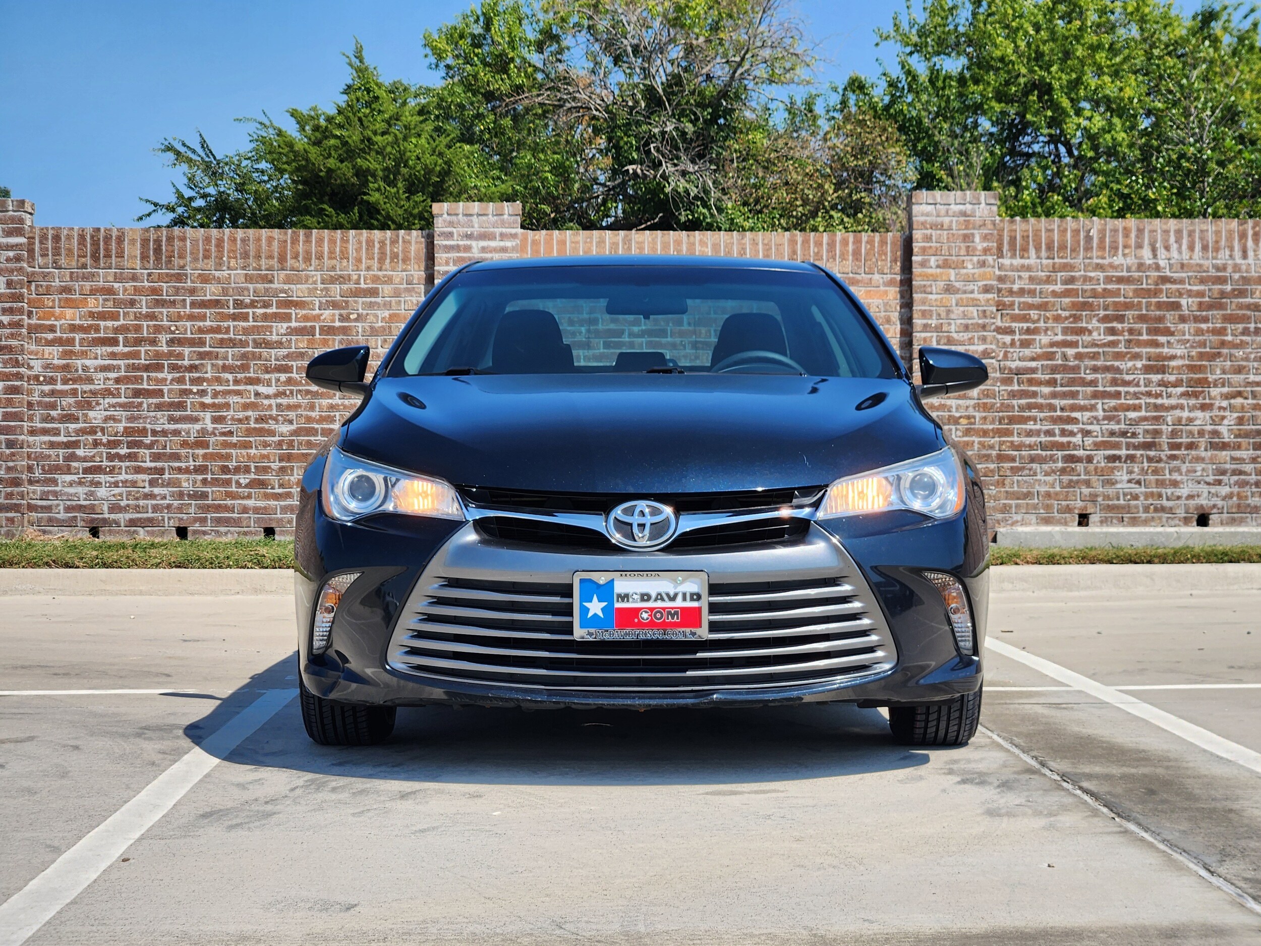 2017 Toyota Camry LE photo 2
