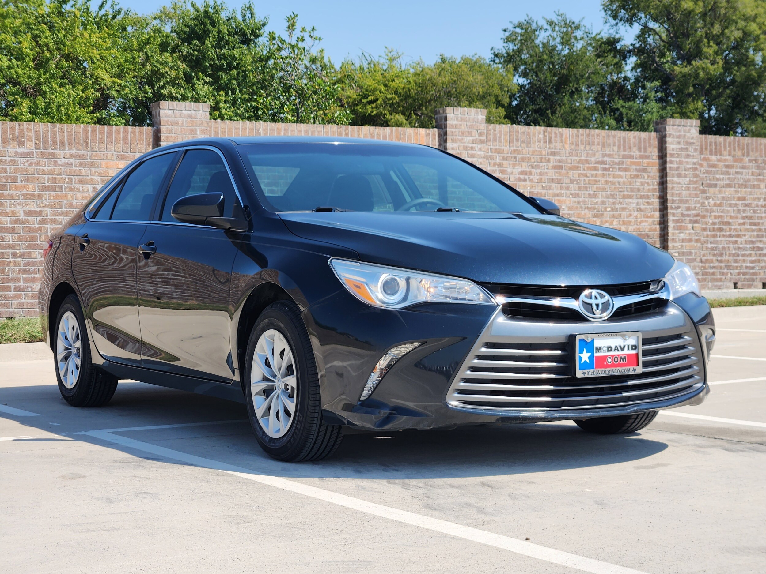 2017 Toyota Camry LE photo 3