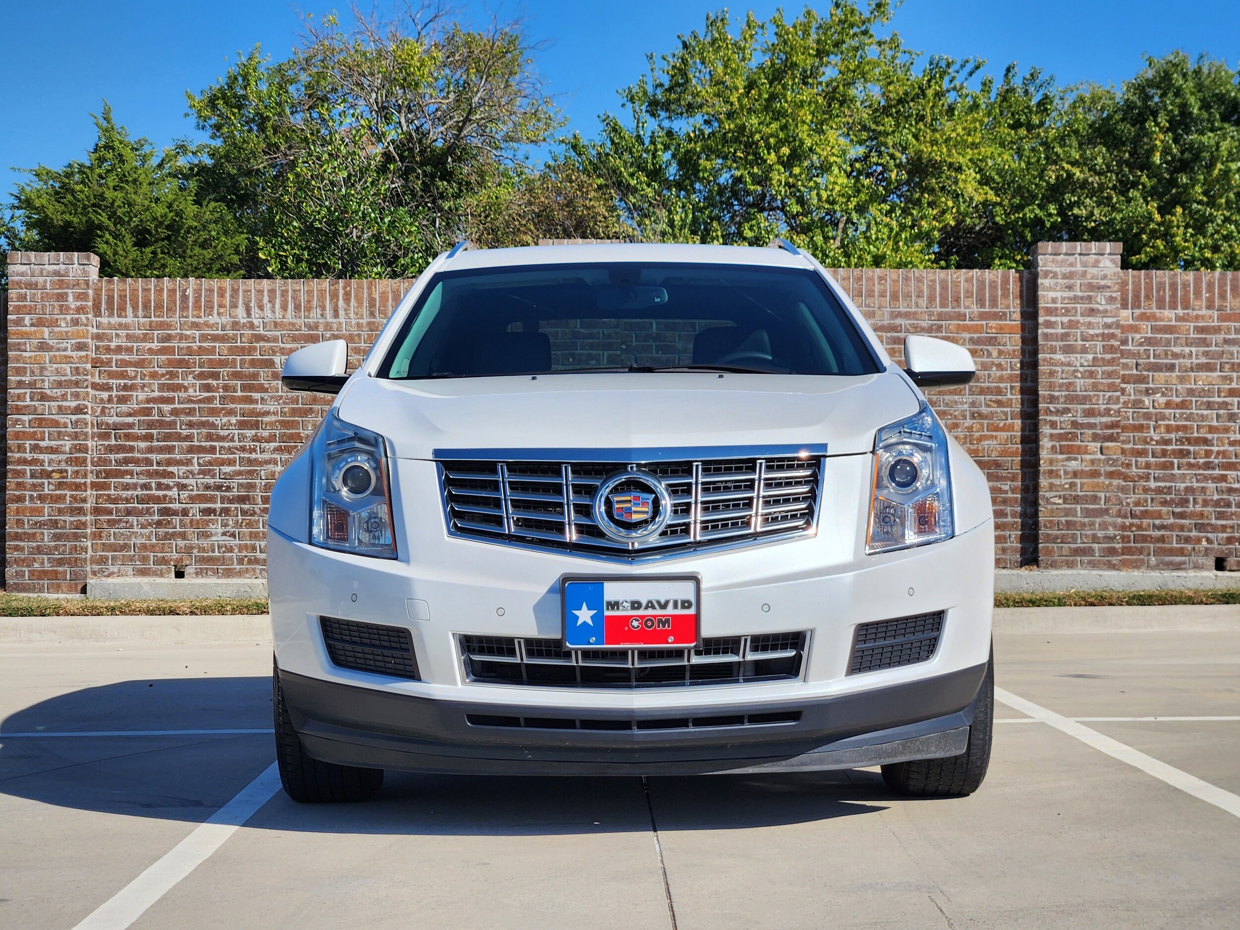2016 Cadillac SRX Luxury photo 2
