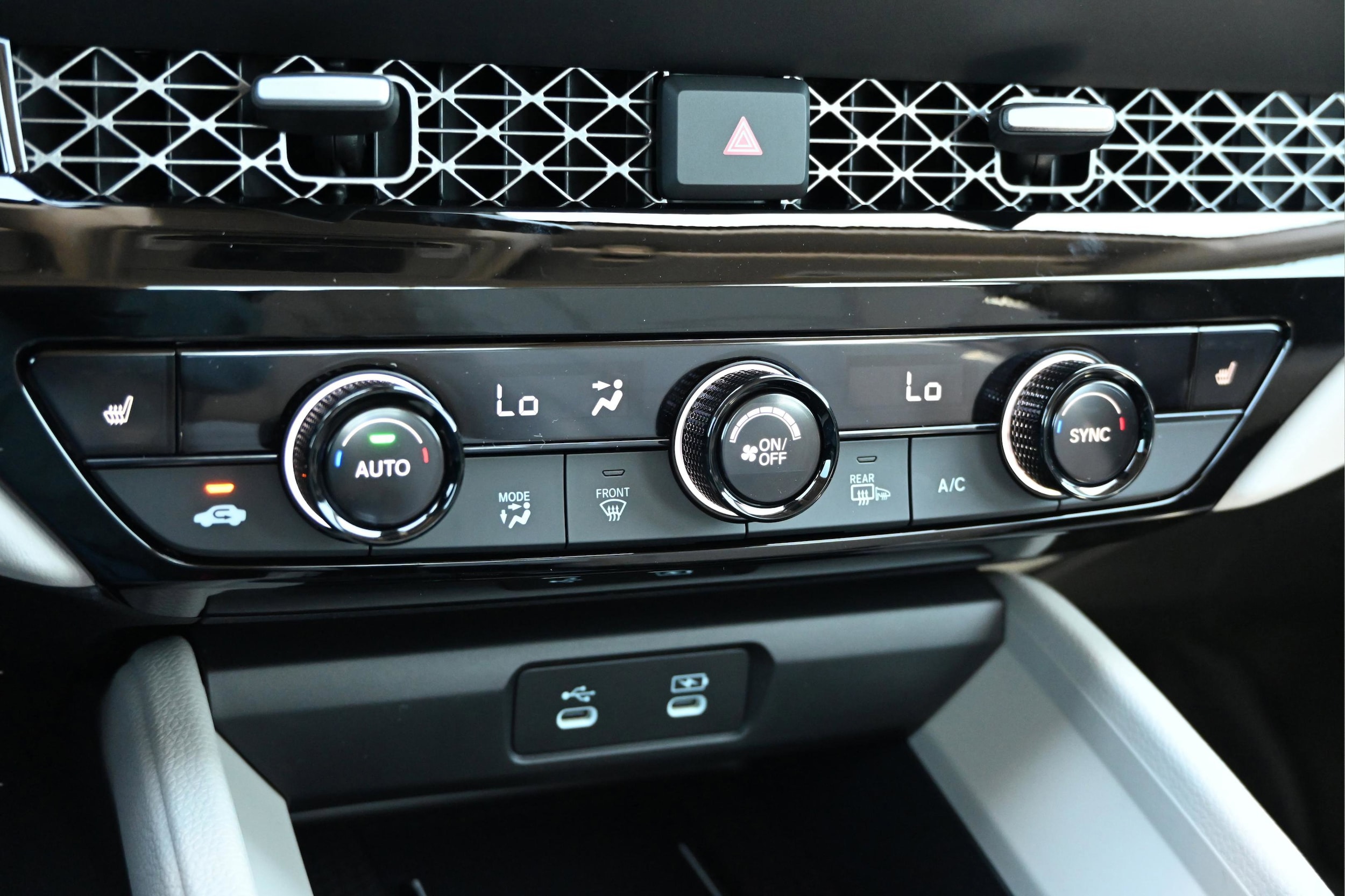 2025 Honda Accord Hybrid EX-L - Photo 28