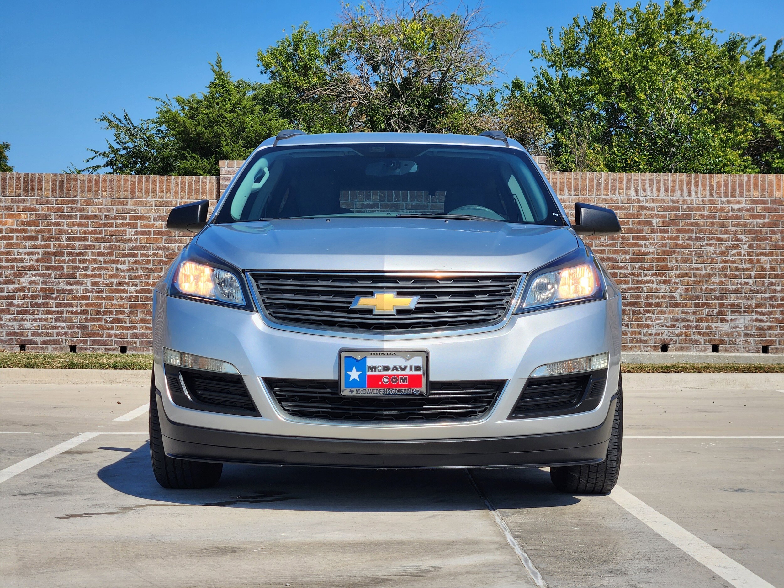 2015 Chevrolet Traverse LS photo 2