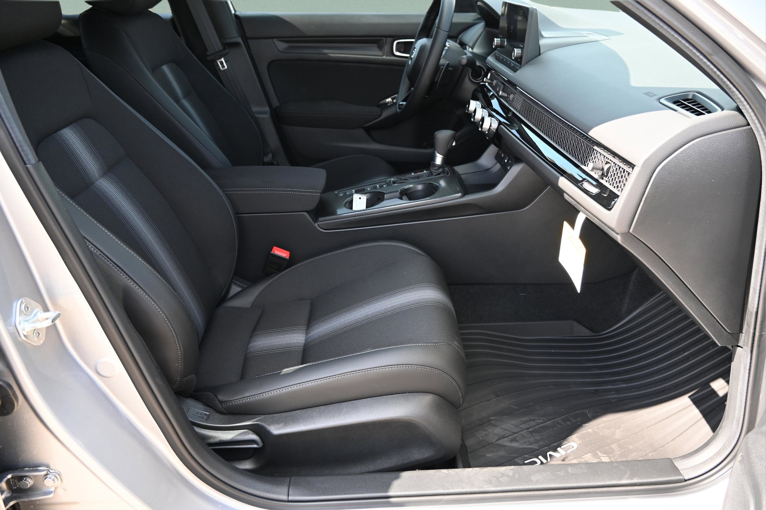 2026 Honda Civic Hatchback Sport - Photo 16