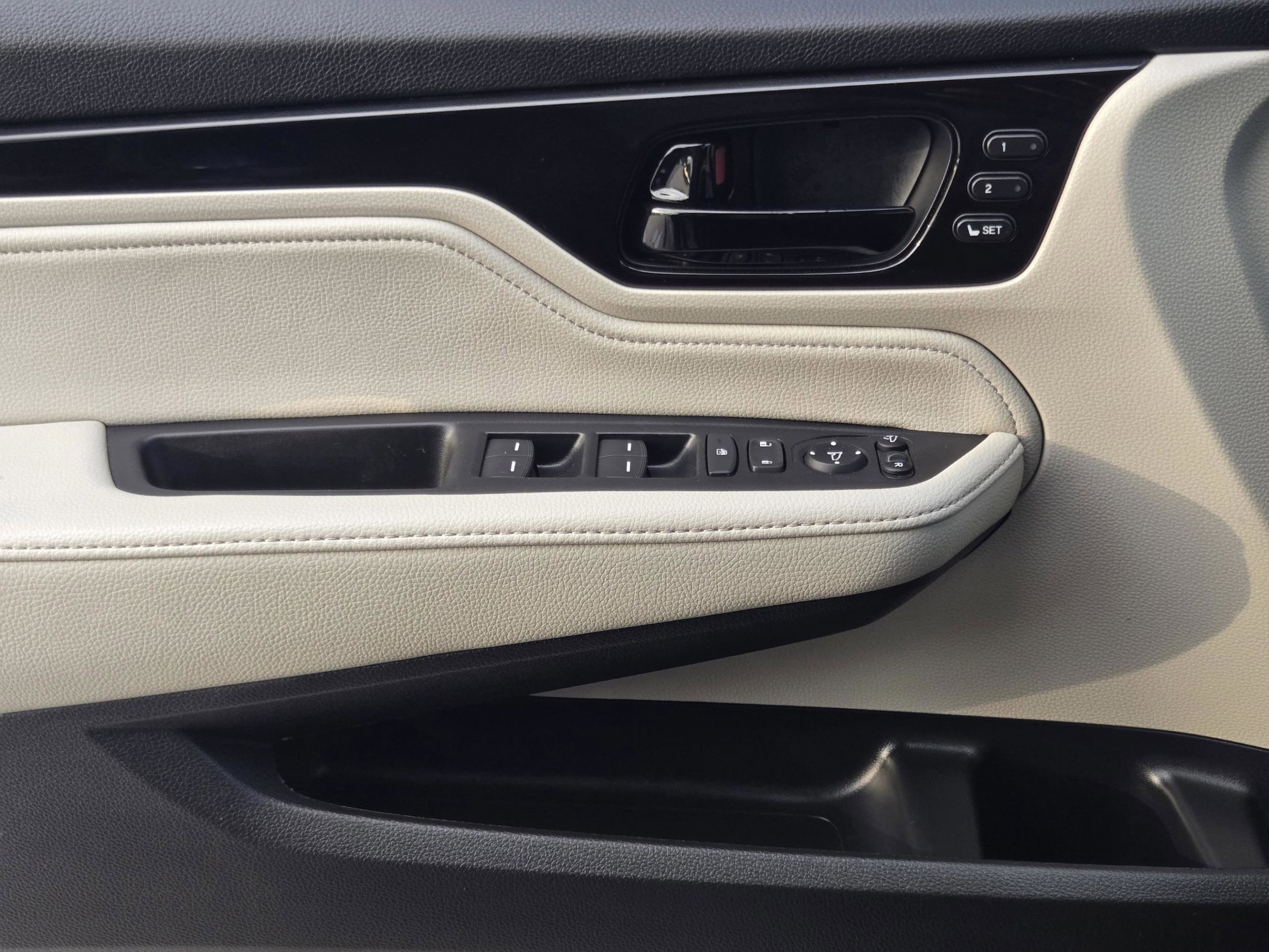 2025 Honda Odyssey Elite - Photo 17