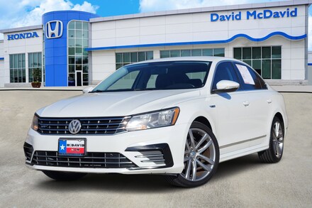 2017 Volkswagen Passat 1.8T R-Line Sedan