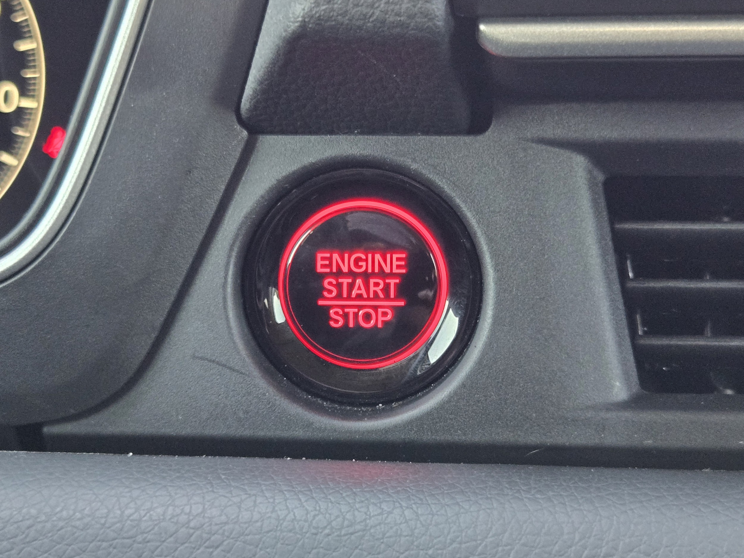 2025 Honda Pilot Touring - Photo 17