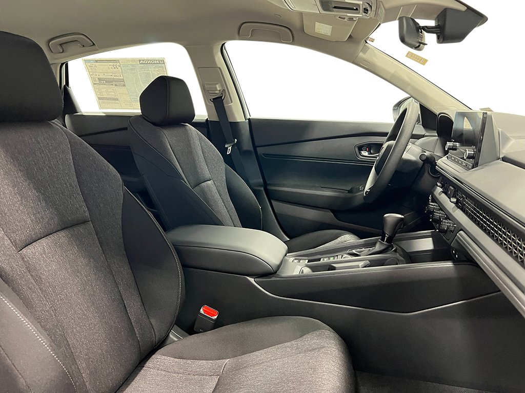 2025 Honda Accord LX photo 4