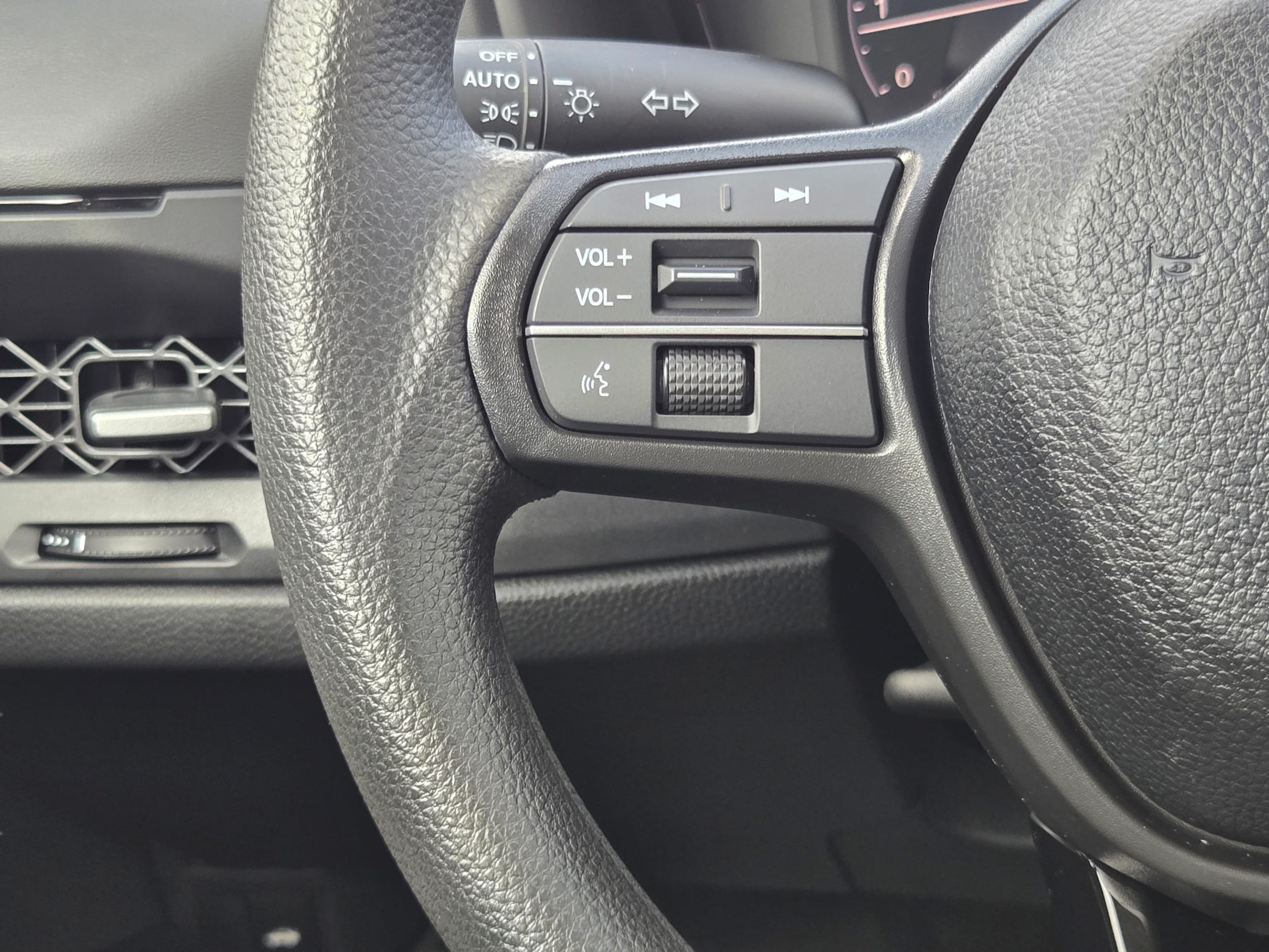 2025 Honda Accord SE - Photo 24