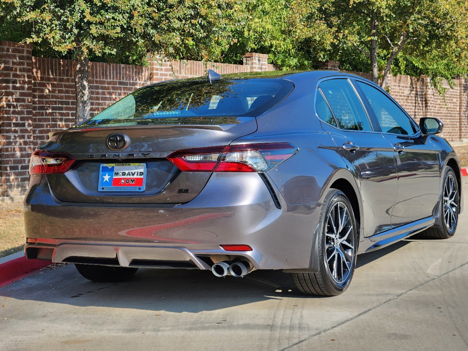 Used 2024 Toyota Camry SE with VIN 4T1T11AK5RU852197 for sale in Frisco, TX