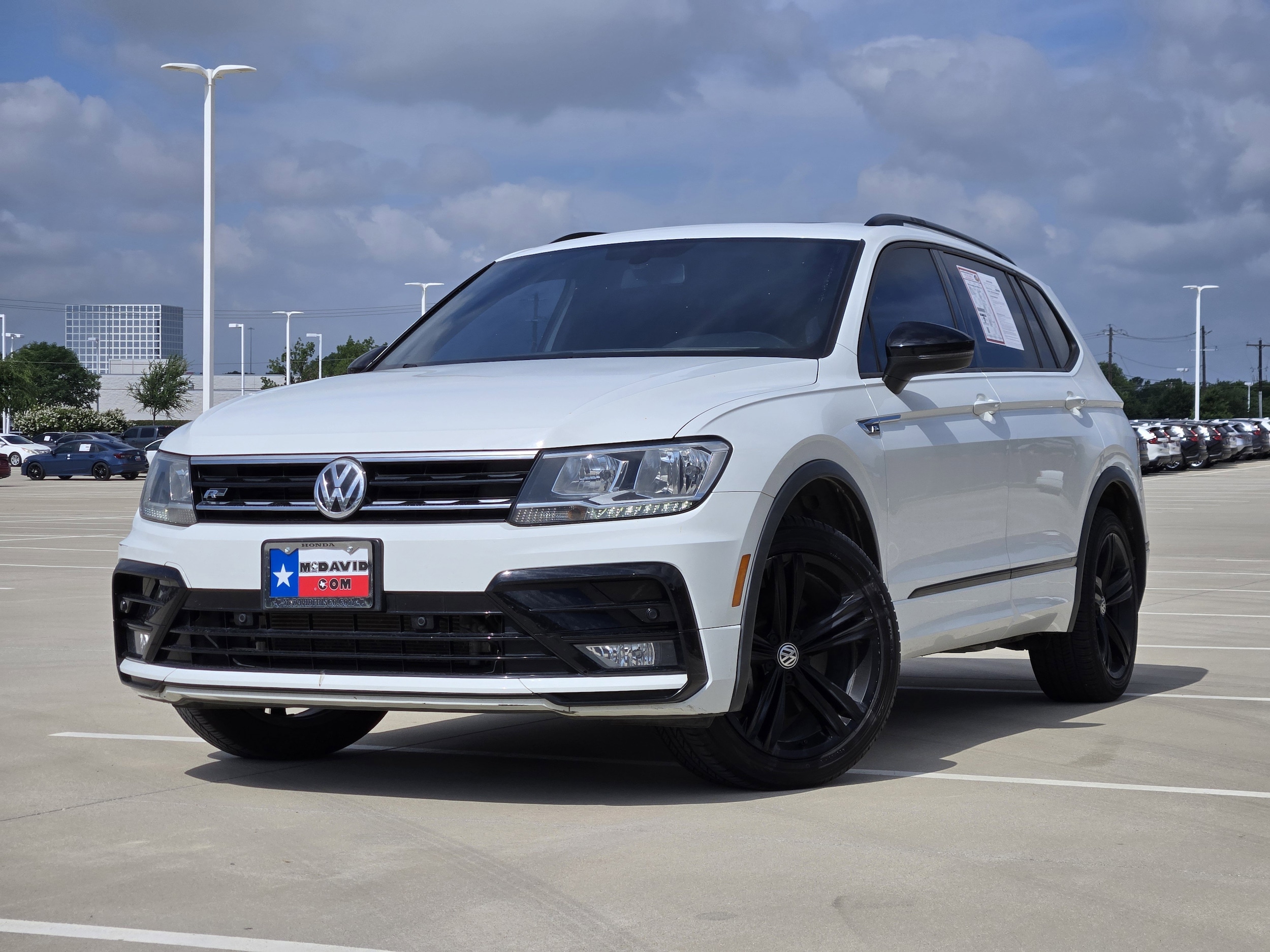 2019 Volkswagen Tiguan 2.0T SEL R-Line's photo