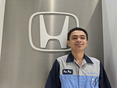 Staff member Ray Ngov from ID_f89e52