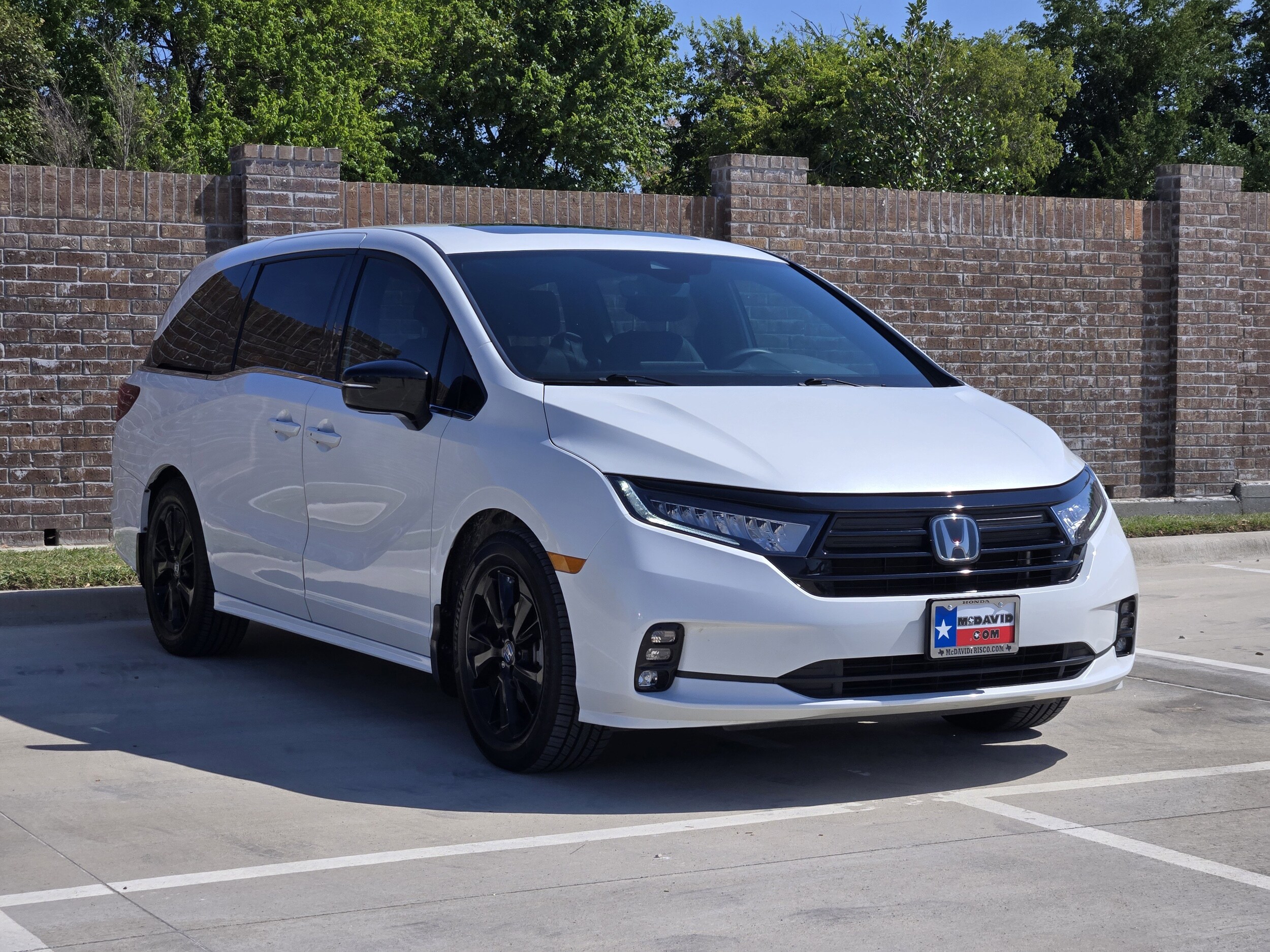 2023 Honda Odyssey Sport photo 2