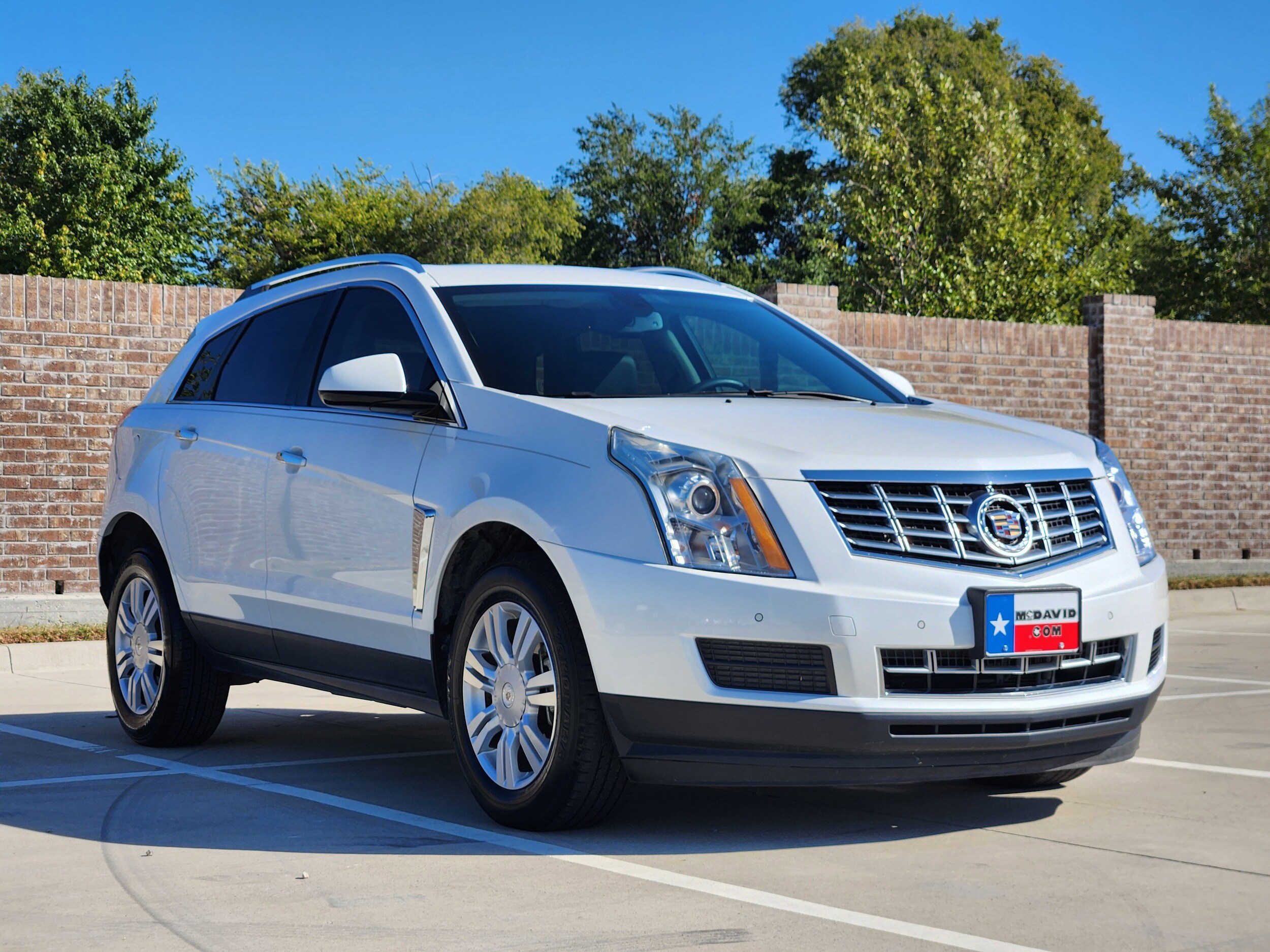 2016 Cadillac SRX Luxury photo 3