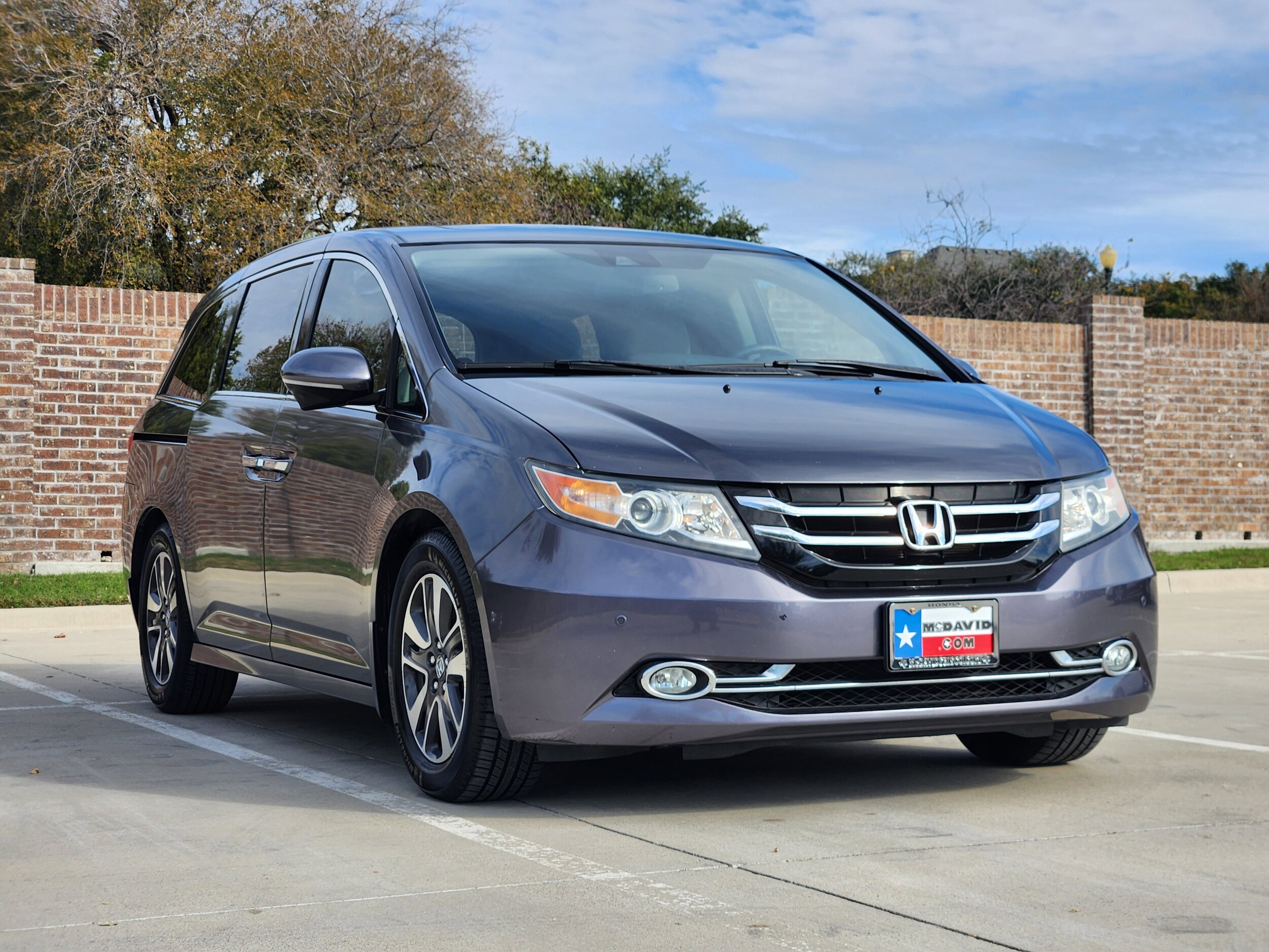 2016 Honda Odyssey Touring photo 3