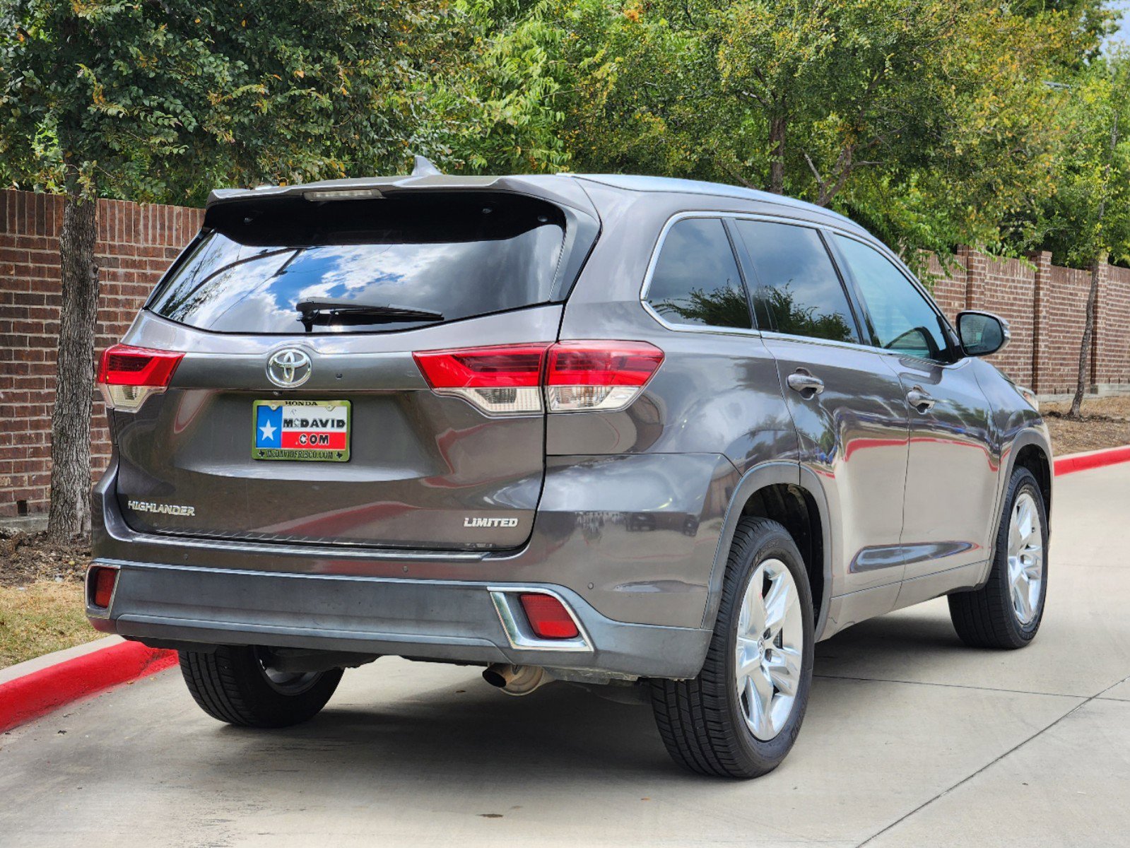 Used 2017 Toyota Highlander Limited with VIN 5TDYZRFH6HS205759 for sale in Frisco, TX