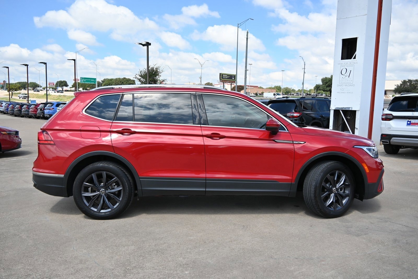 Used 2022 Volkswagen Tiguan SE with VIN 3VV3B7AX9NM057430 for sale in Irving, TX