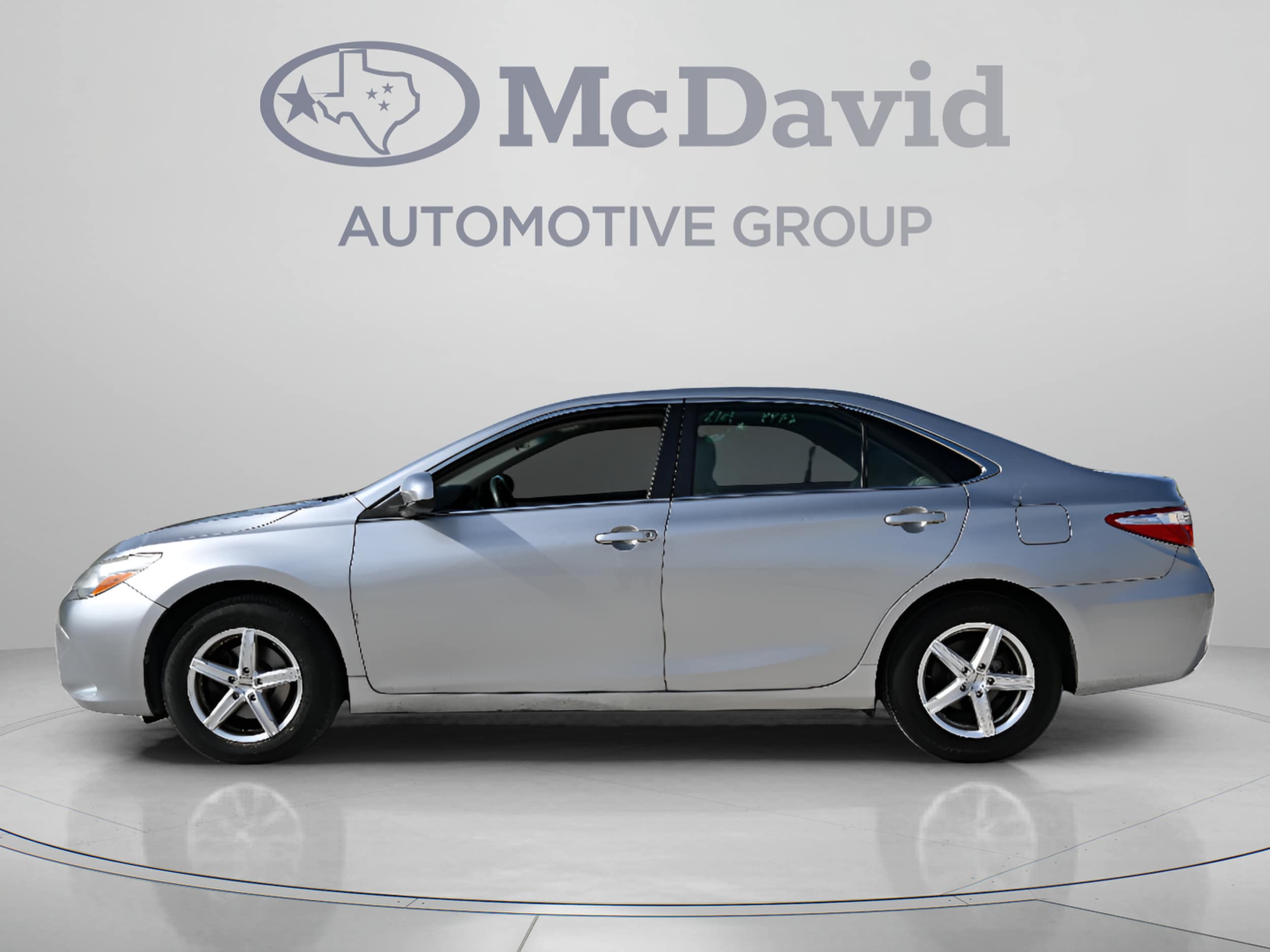Used 2016 Toyota Camry LE with VIN 4T4BF1FK8GR526032 for sale in Irving, TX