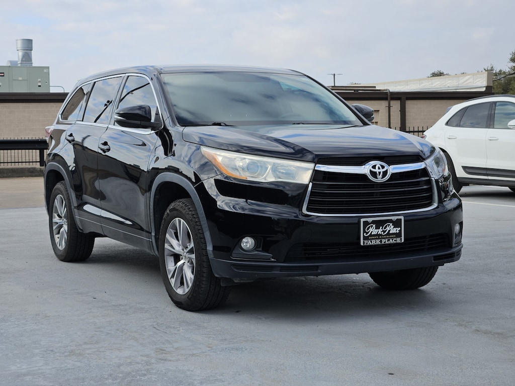 Used 2014 Toyota Highlander LE Plus V6 SUV