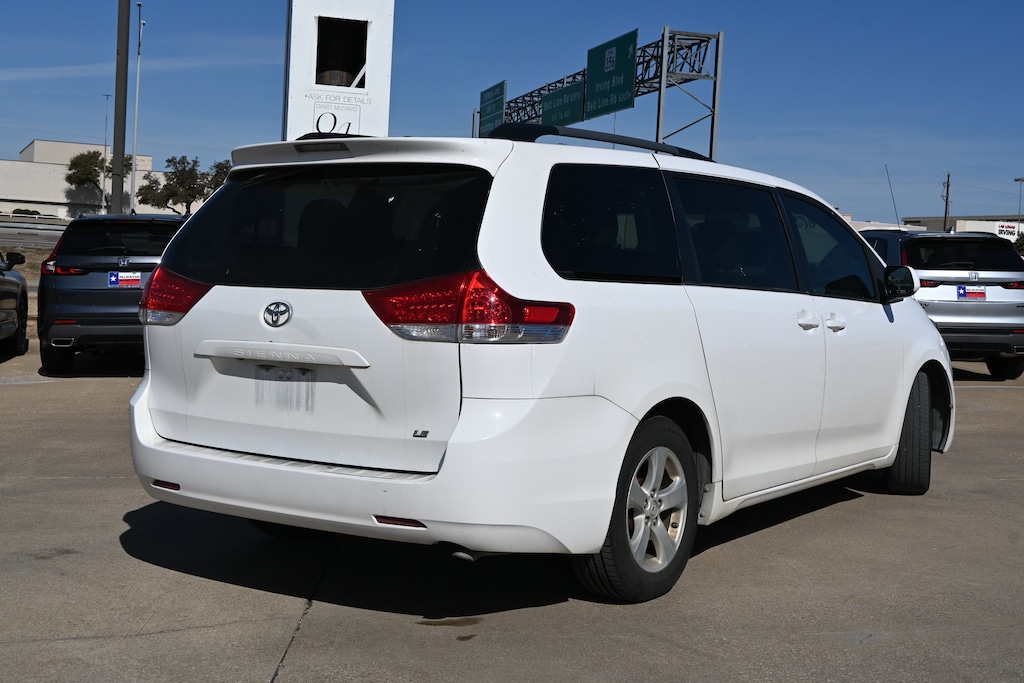 Used 2014 Toyota Sienna LE V6 Van