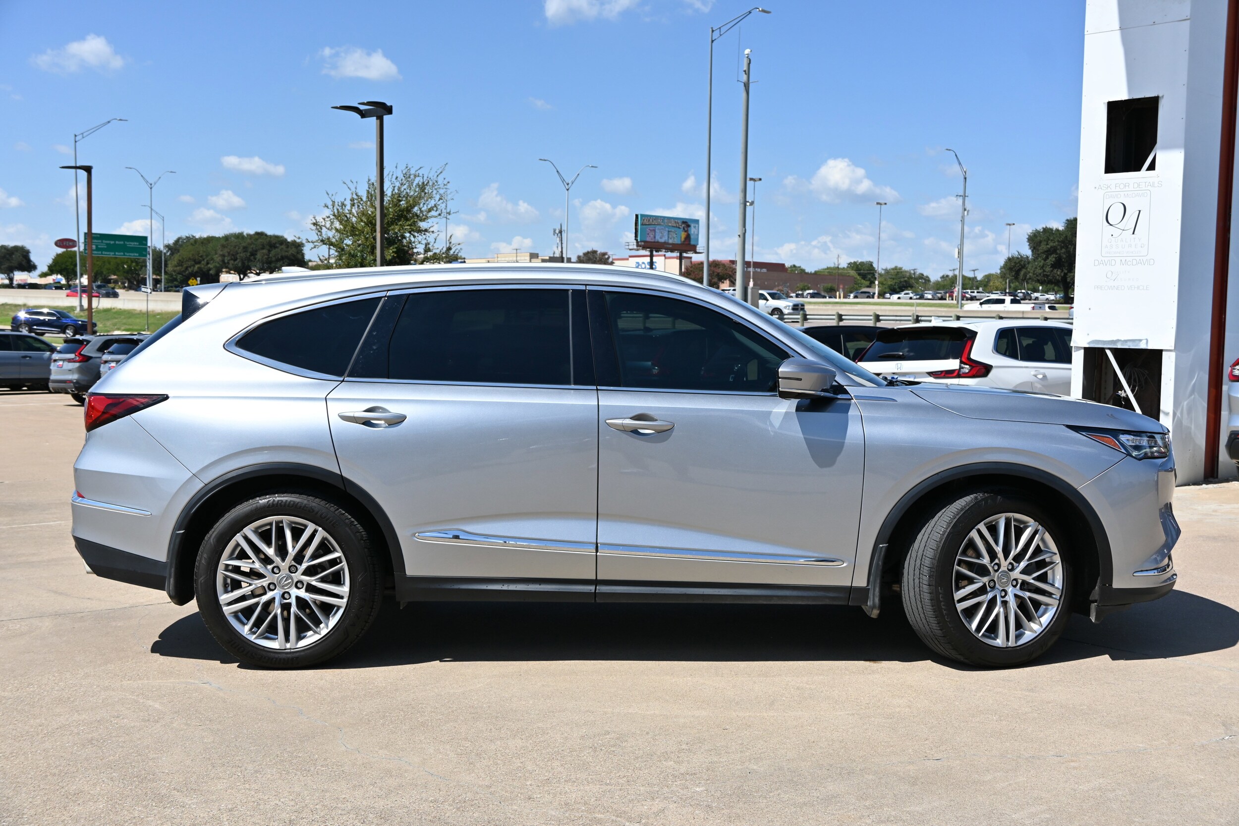 2023 Acura MDX SH-AWD Advance photo 2