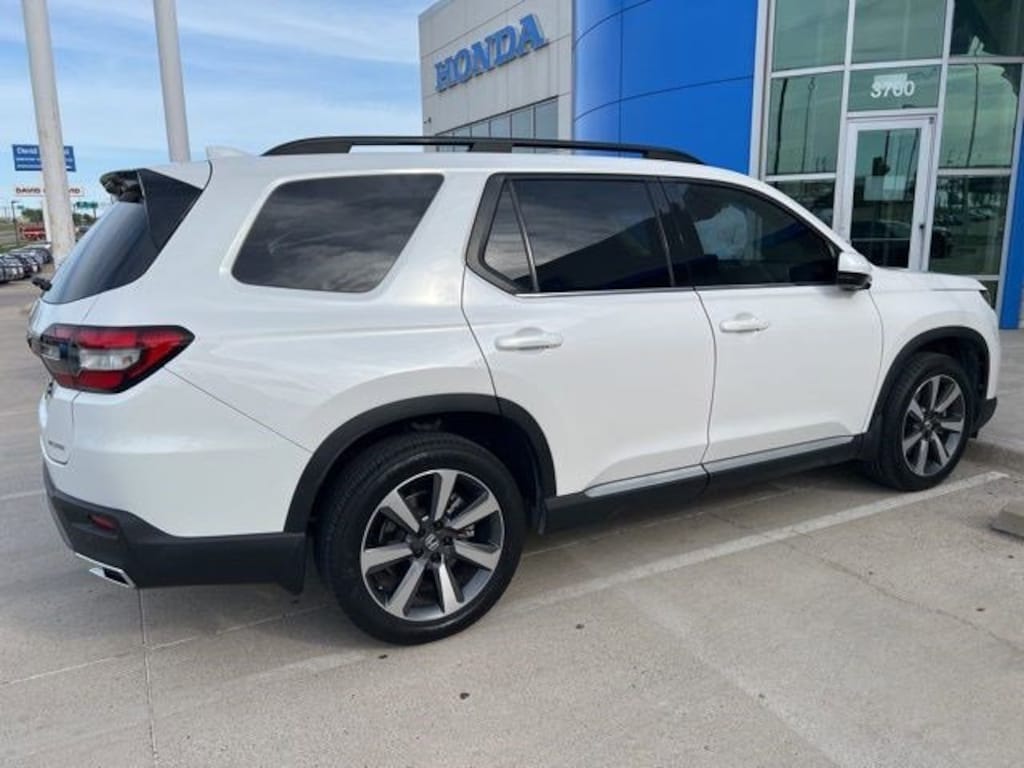 Used 2025 Honda Pilot Elite SUV