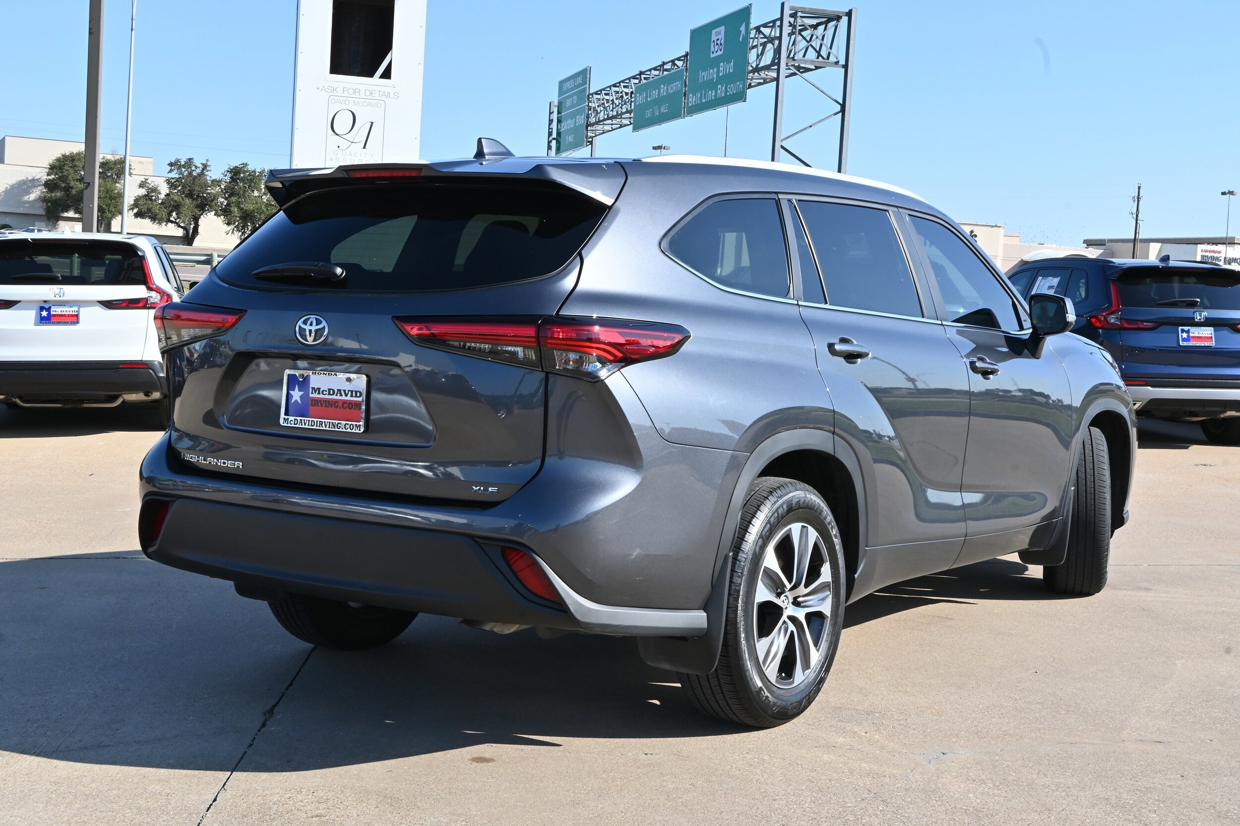 2023 Toyota Highlander XLE photo 3