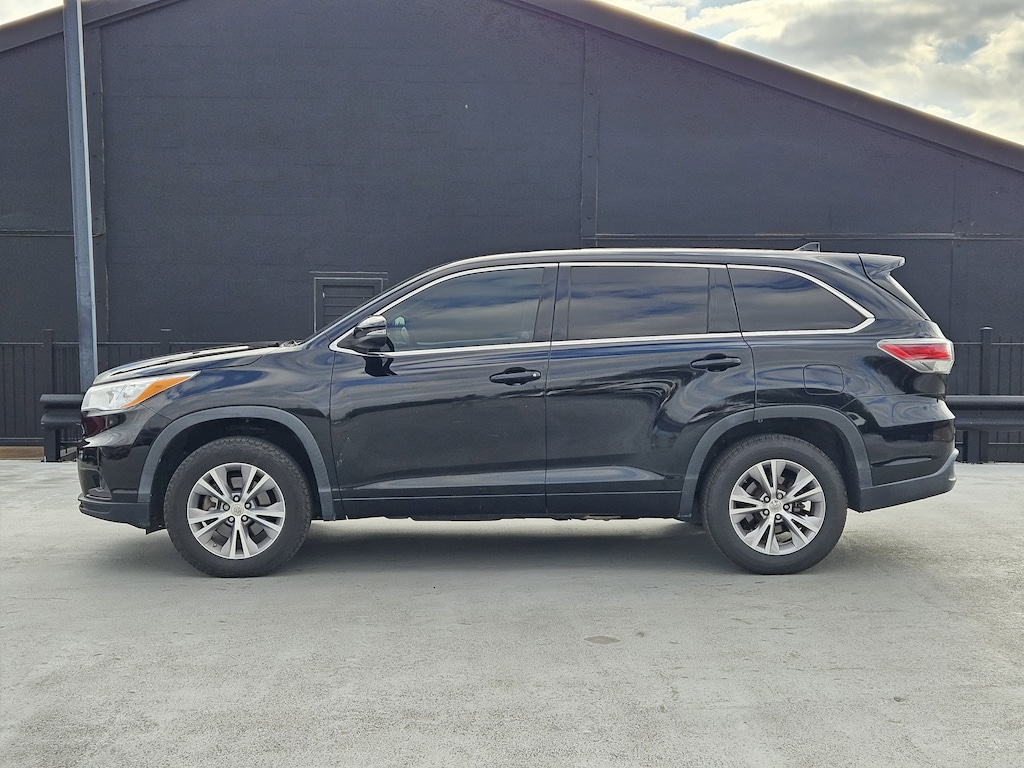 Used 2014 Toyota Highlander LE Plus V6 SUV