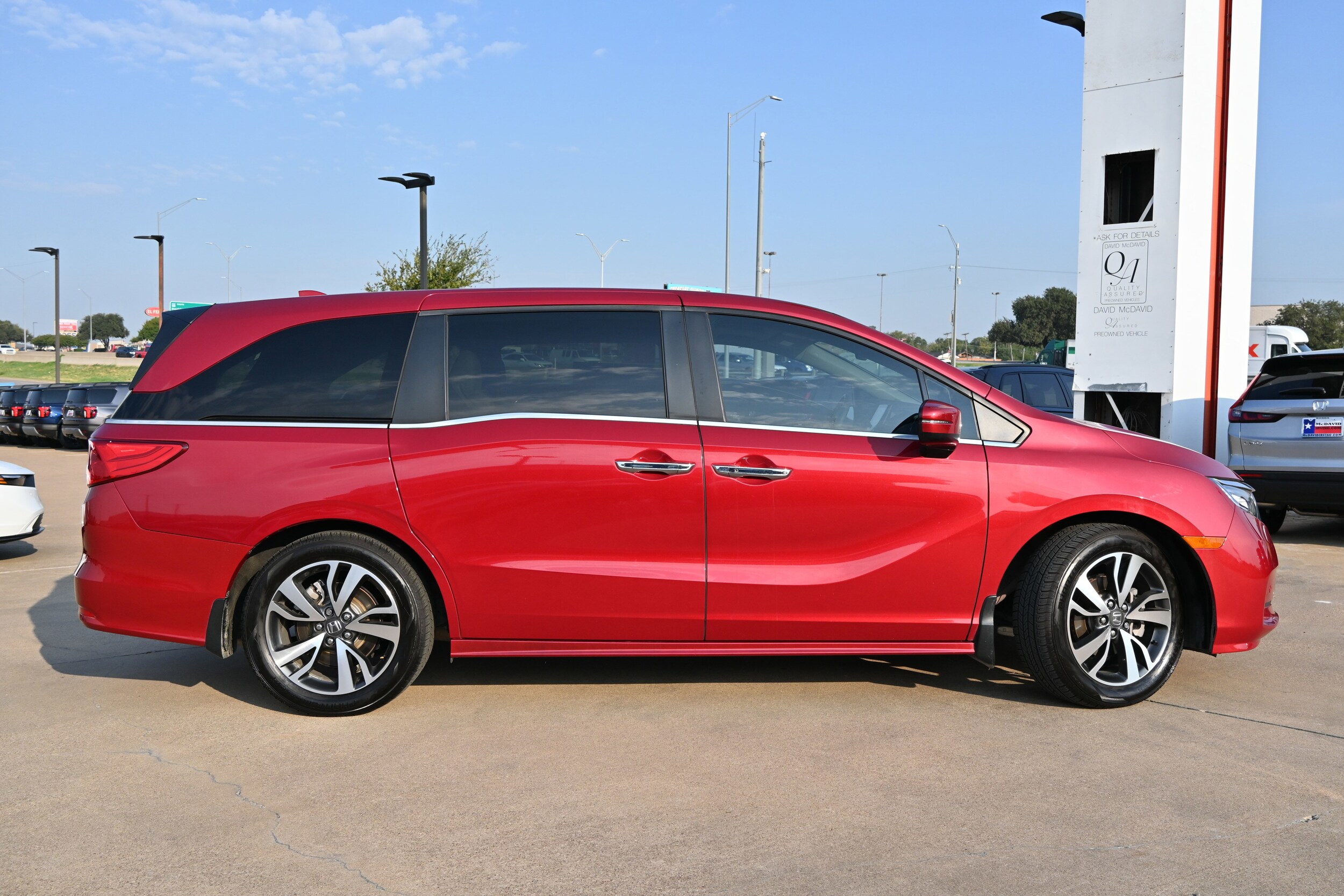 2022 Honda Odyssey Touring photo 2