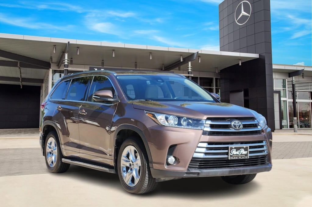 Used 2017 Toyota Highlander Limited V6 SUV
