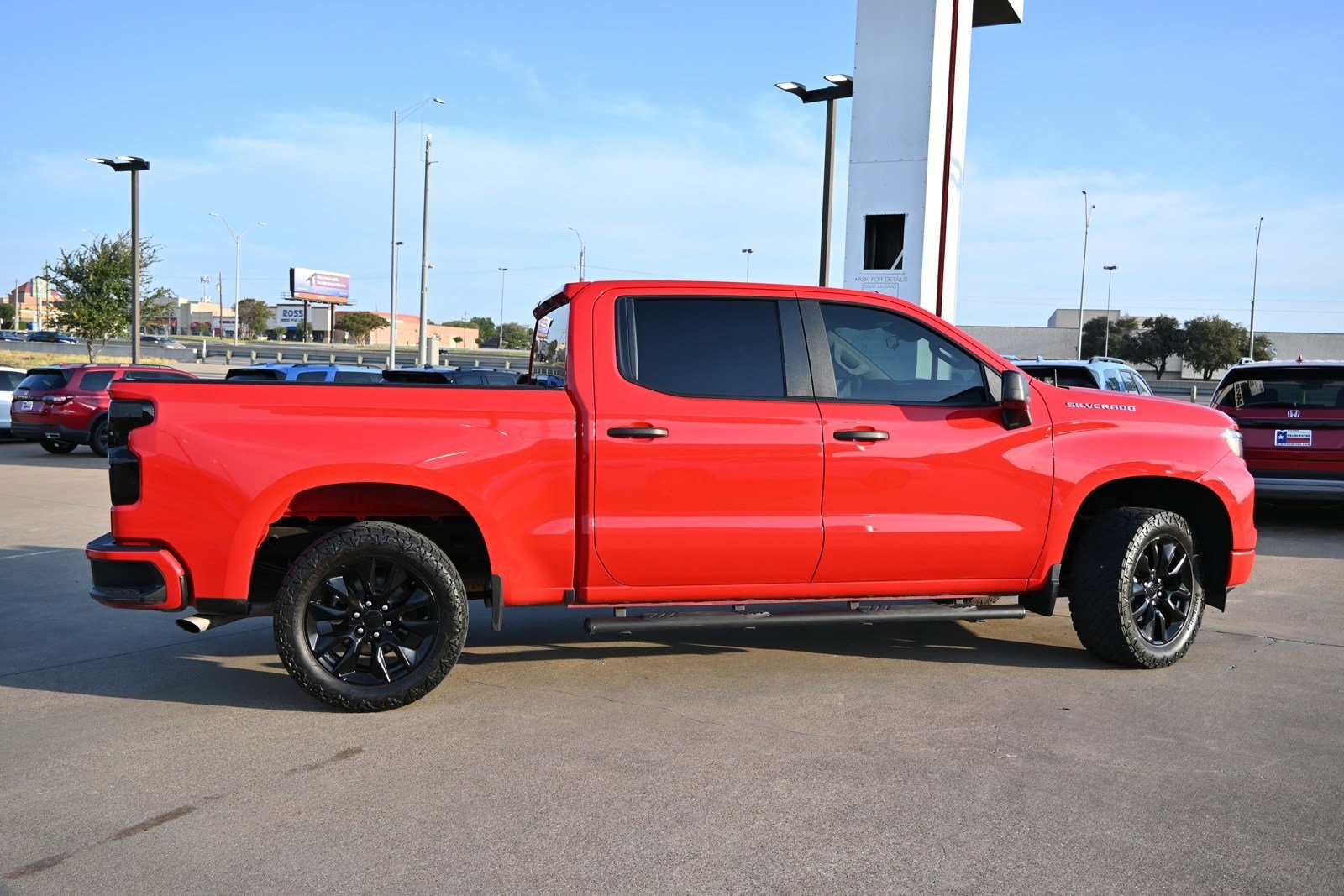 Used 2022 Chevrolet Silverado 1500 Custom with VIN 3GCPABEK5NG599675 for sale in Irving, TX