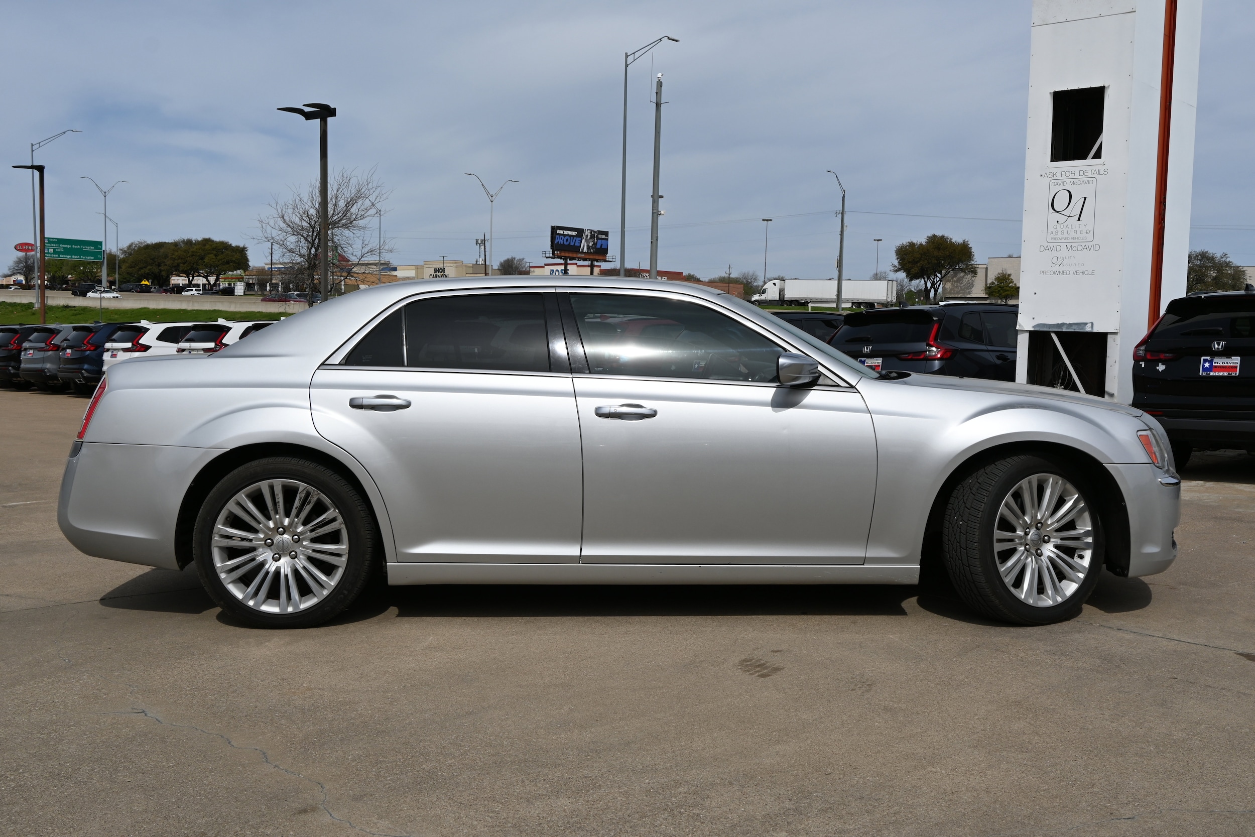 Used 2012 Chrysler 300 Luxury Series with VIN 2C3CCAPT2CH313422 for sale in Irving, TX