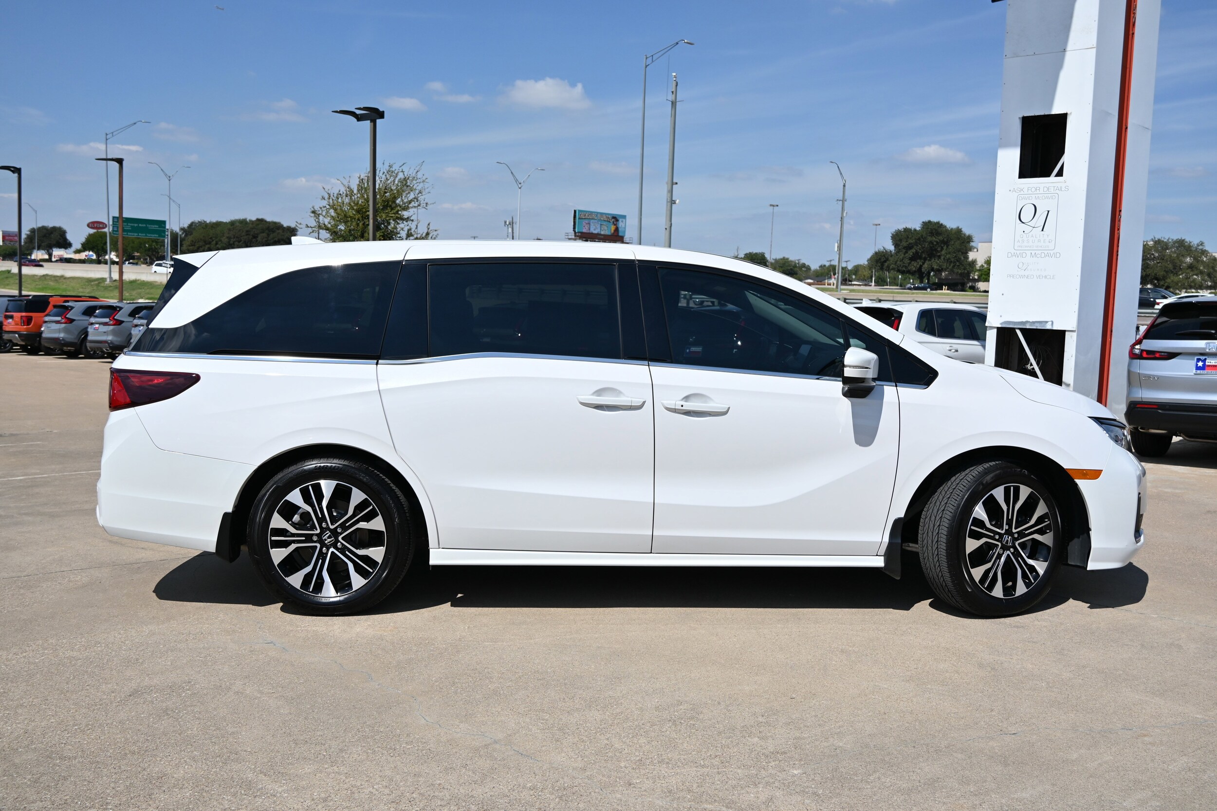 2025 Honda Odyssey Elite photo 2