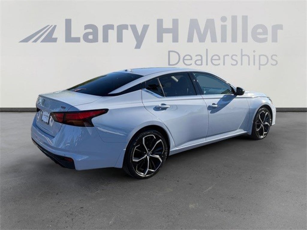 Used 2024 Nissan Altima 2.5 SR Sedan