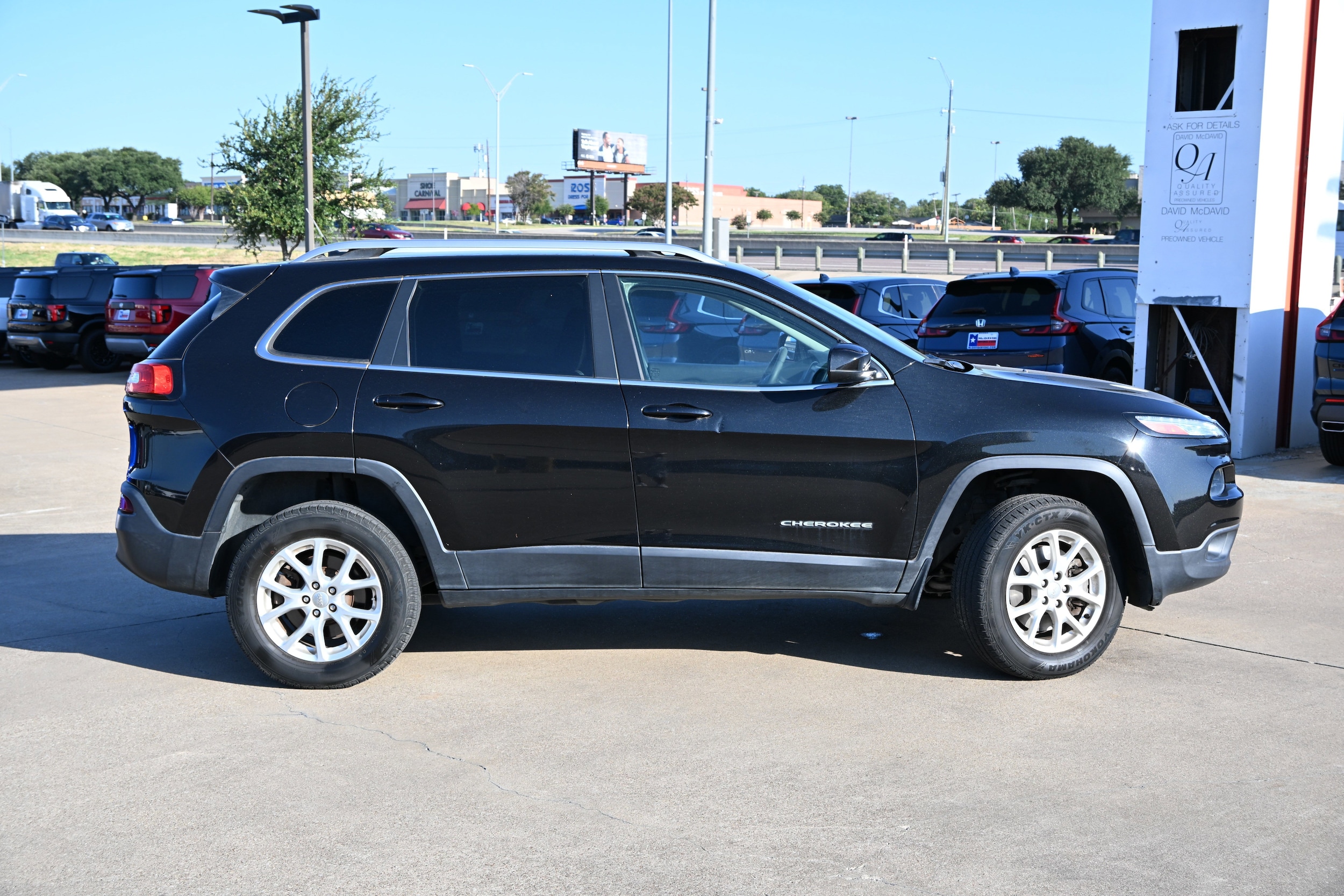Used 2014 Jeep Cherokee Latitude with VIN 1C4PJMCB1EW246270 for sale in Irving, TX