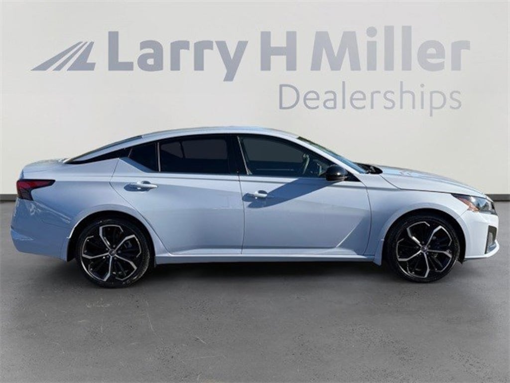 Used 2024 Nissan Altima 2.5 SR Sedan