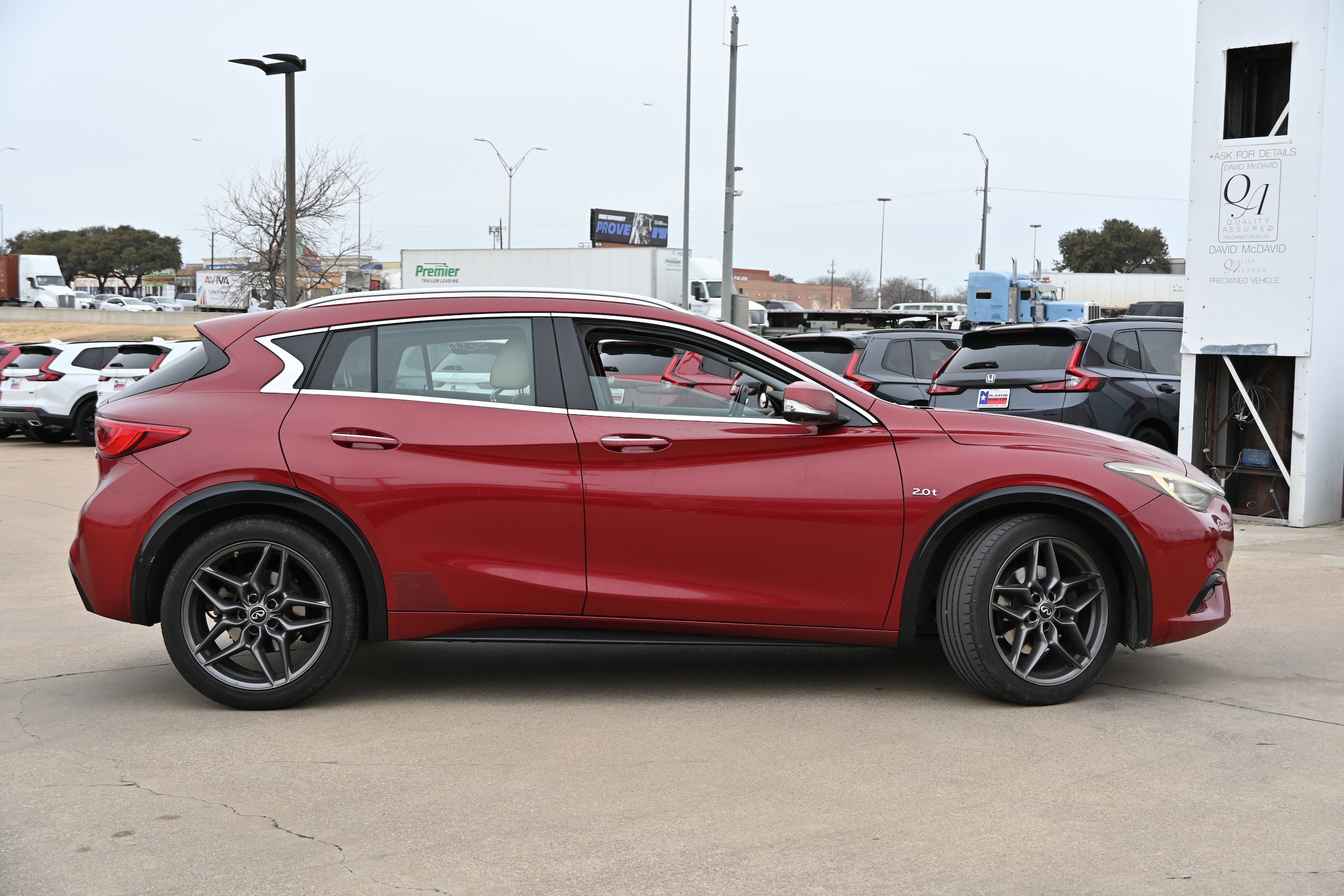 Used 2017 INFINITI QX30 Premium with VIN SJKCH5CP0HA027083 for sale in Irving, TX